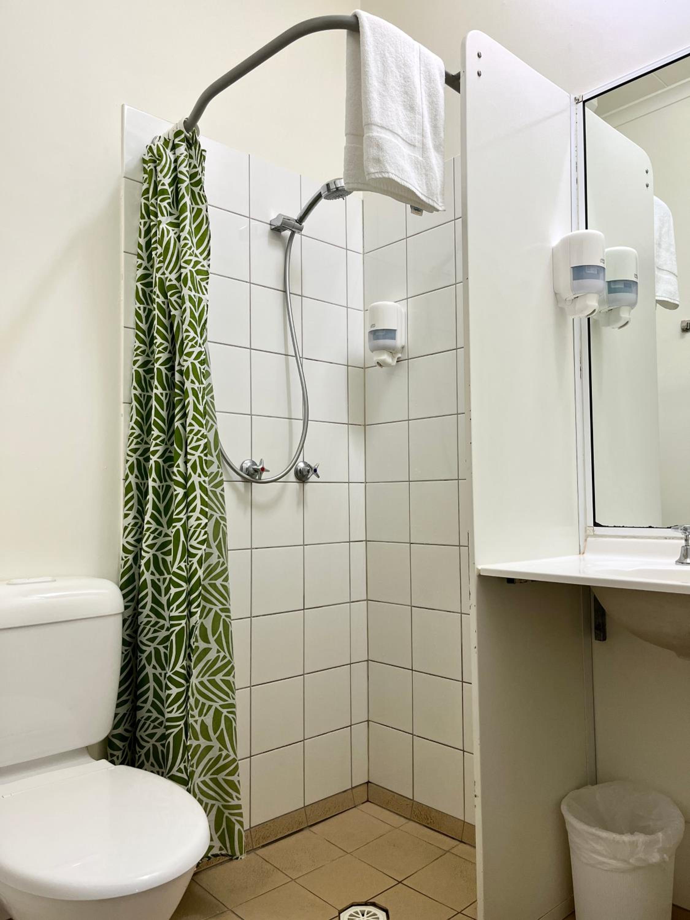 Private Four Share with Bathroom photo 3