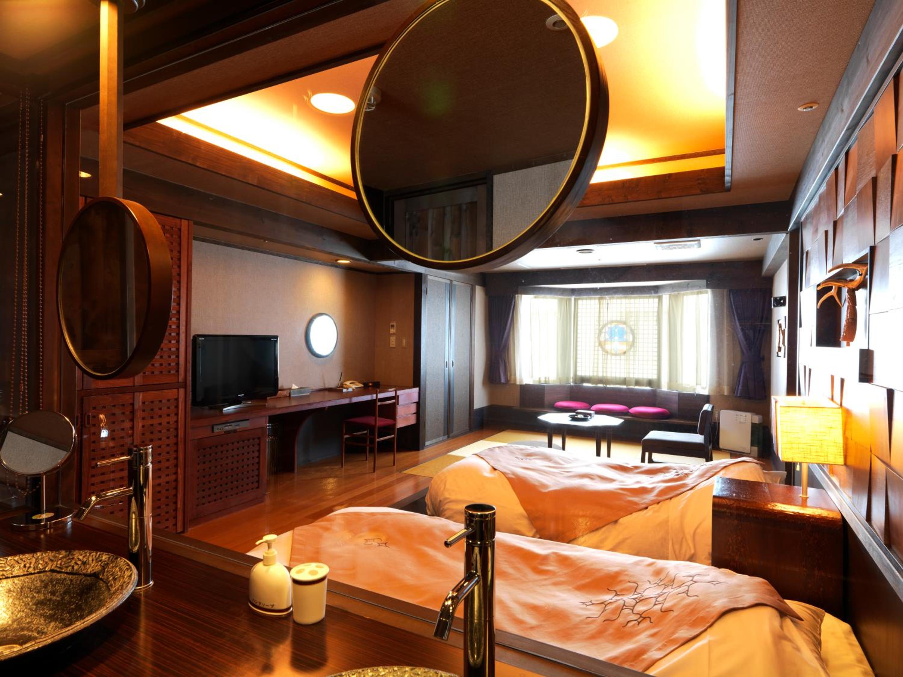 Room with Tatami Area with Ainu Style - Non-Smoking - Buffet Breakfast + Buffet Dinner Included - Photo 4