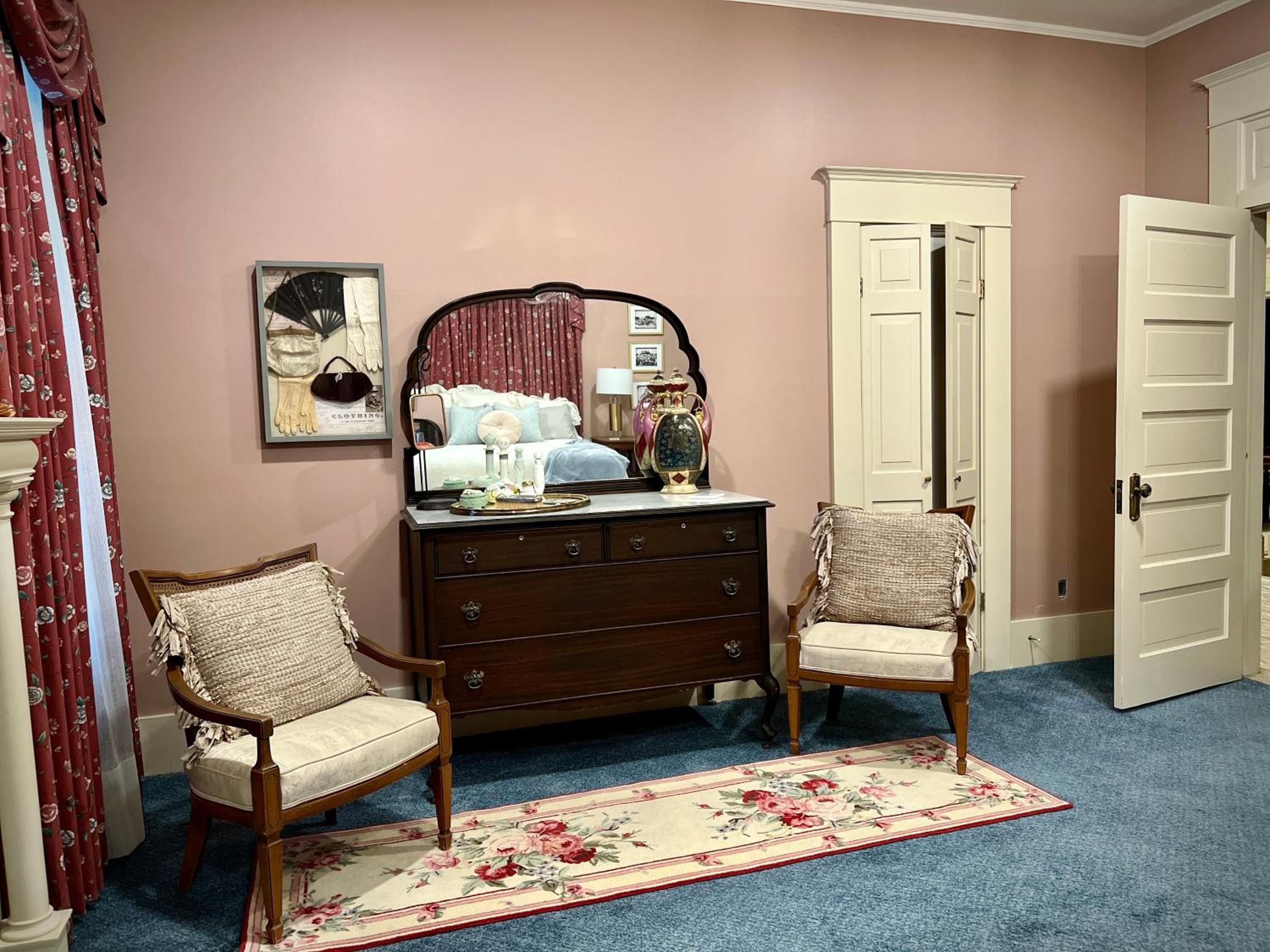 Deluxe King Room - Photo 3