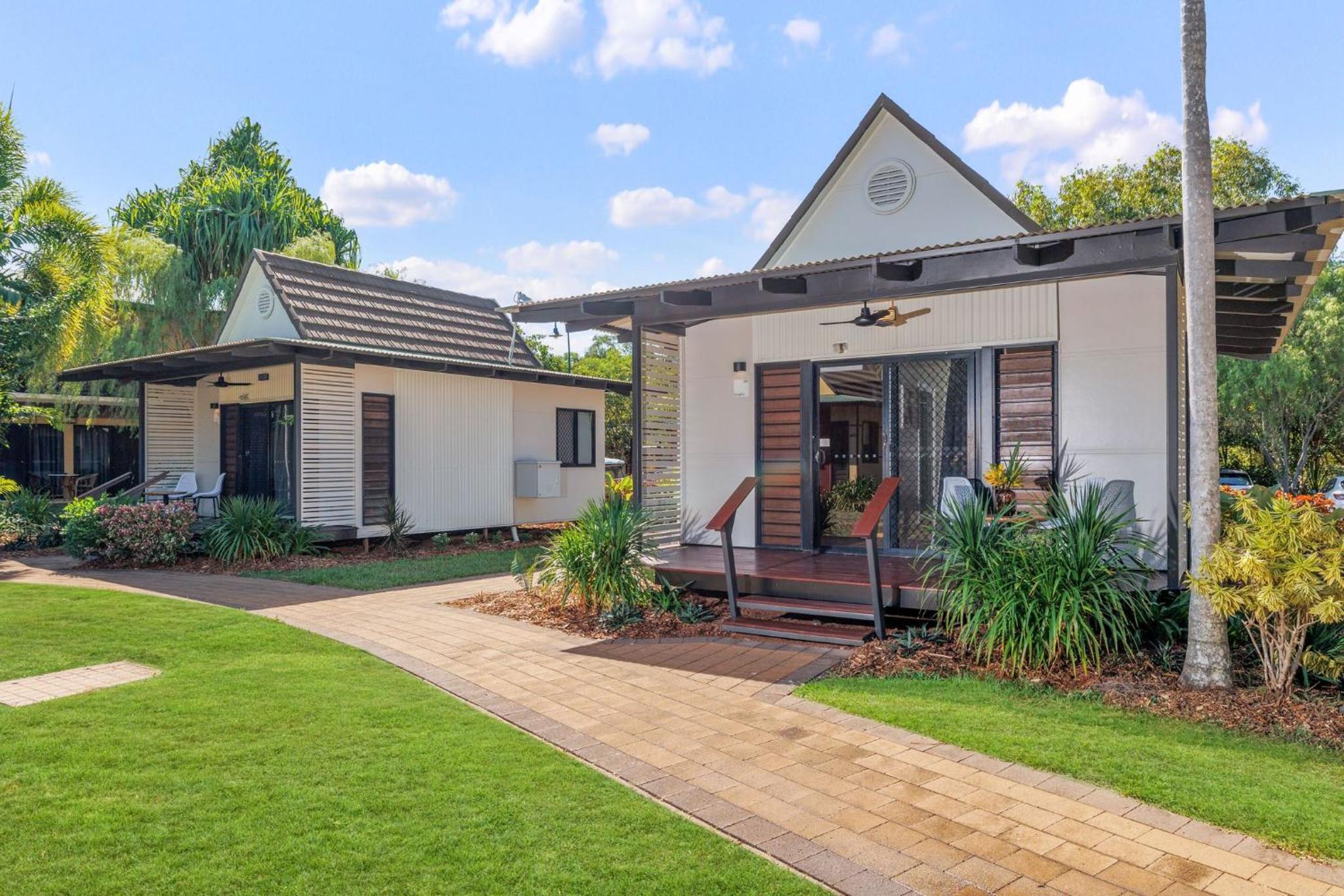 Deluxe Queen Bungalow - Photo 3