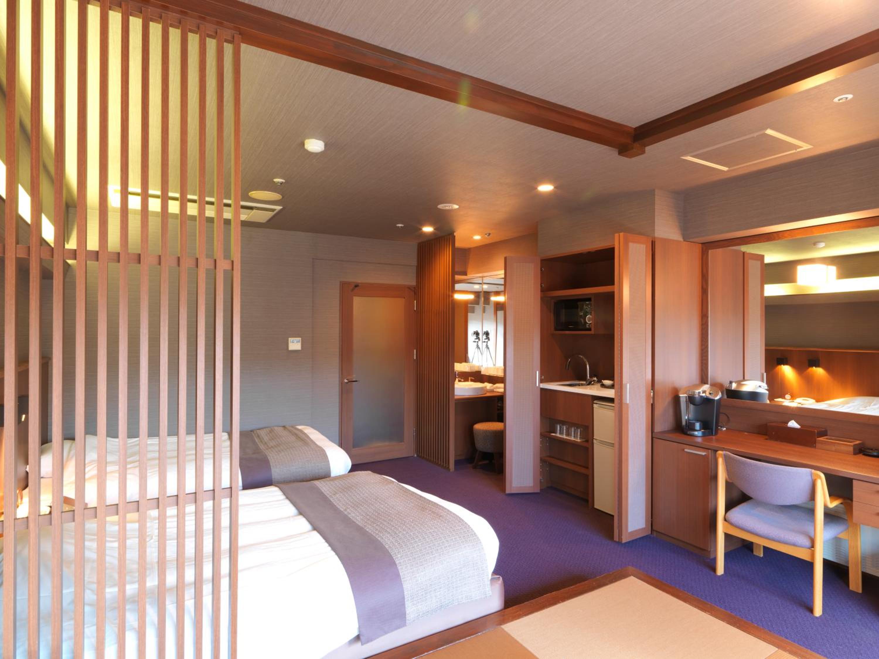 Room with Tatami Area & Shower Booth - Non-Smoking - Buffet Breakfast + Buffet Dinner Included - Photo 1