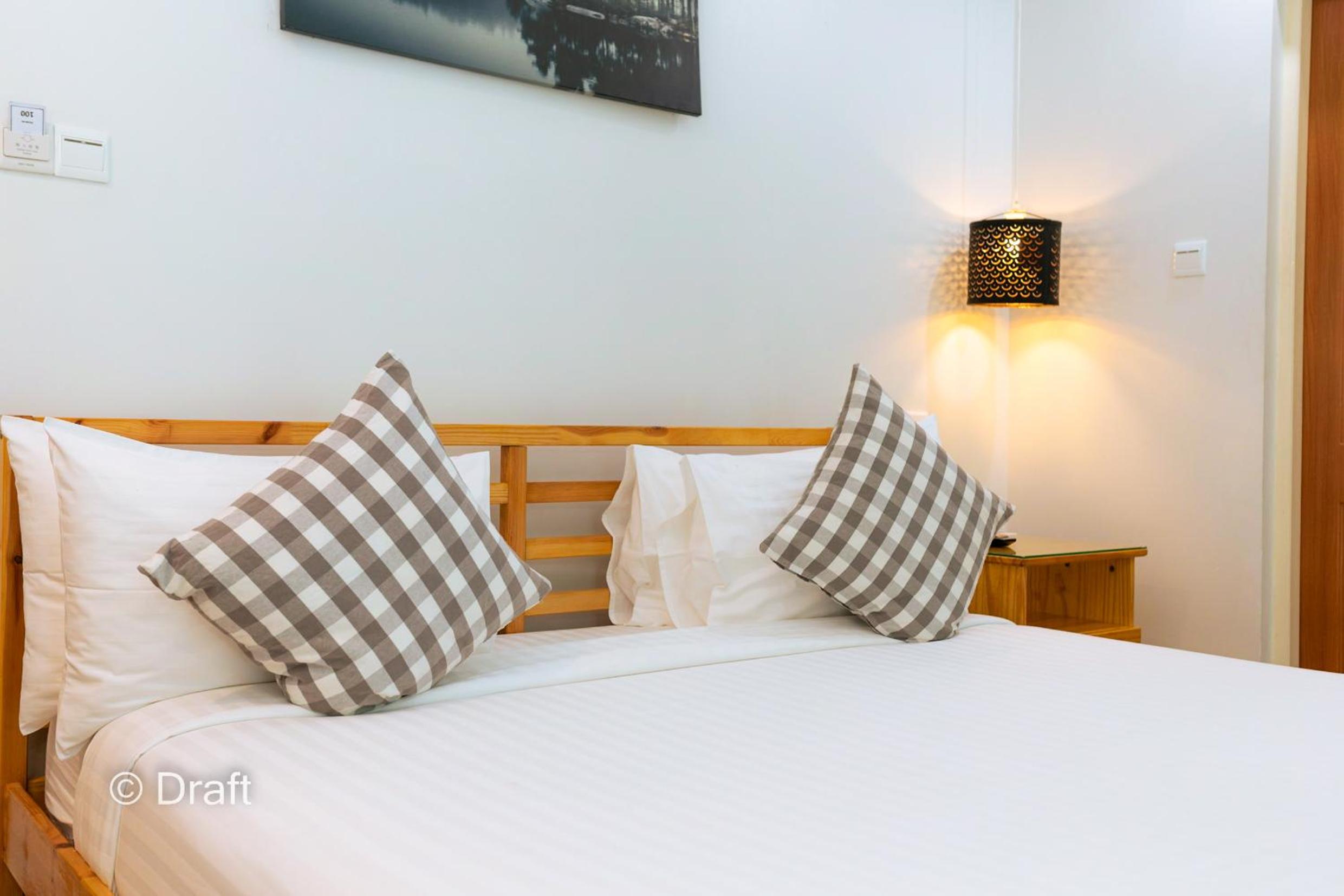Double Room with Balcony - Photo 6