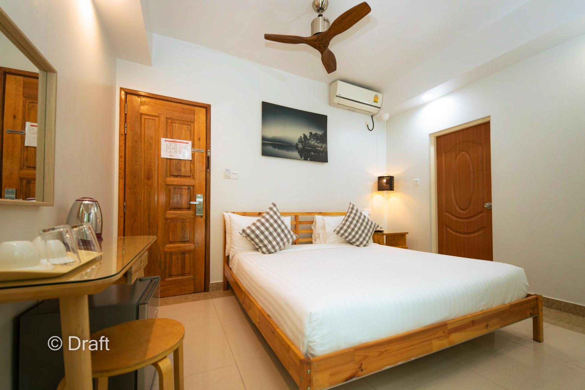 Double Room with Balcony - Photo 7