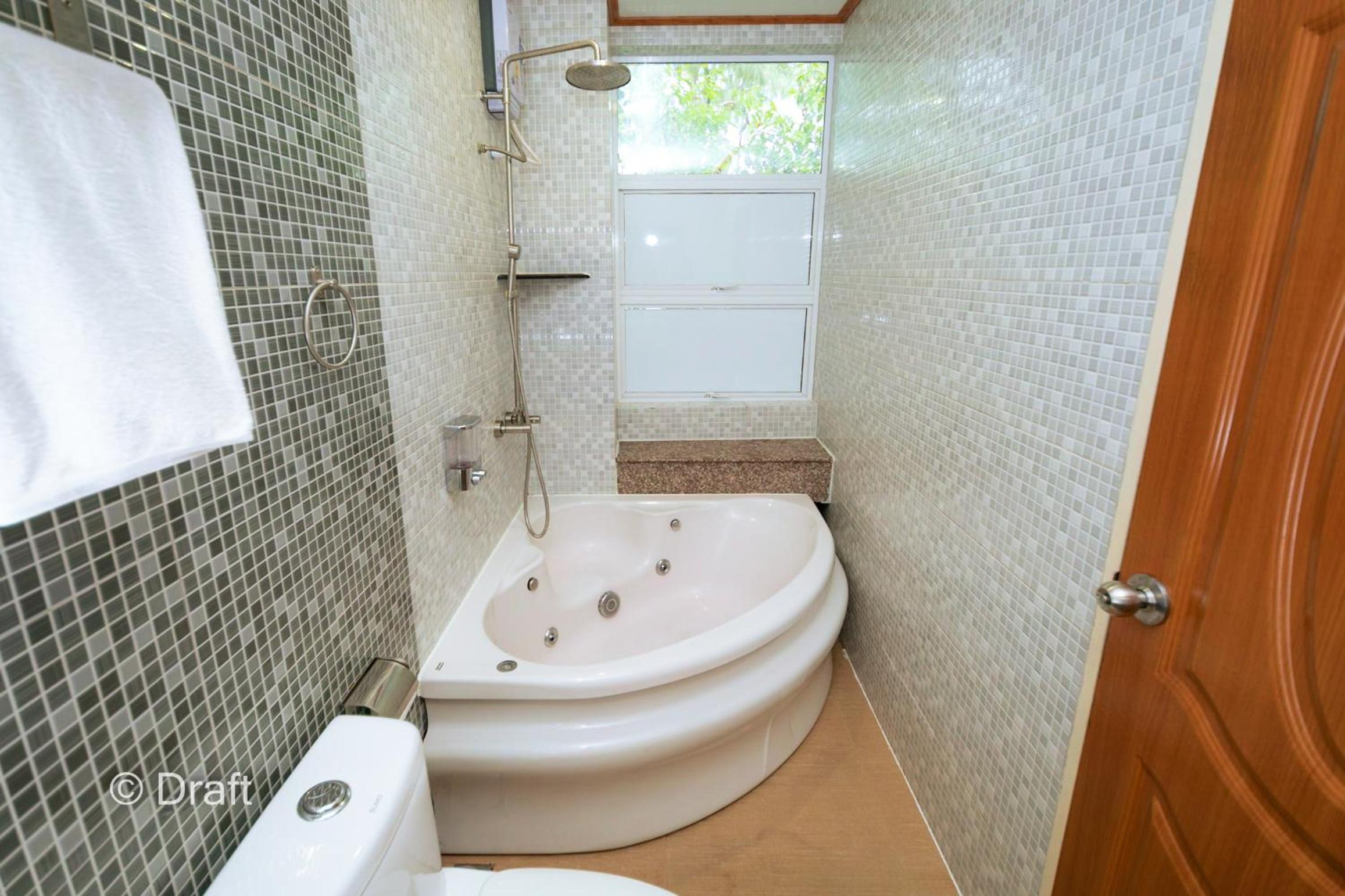 Double Room with Balcony - Photo 2