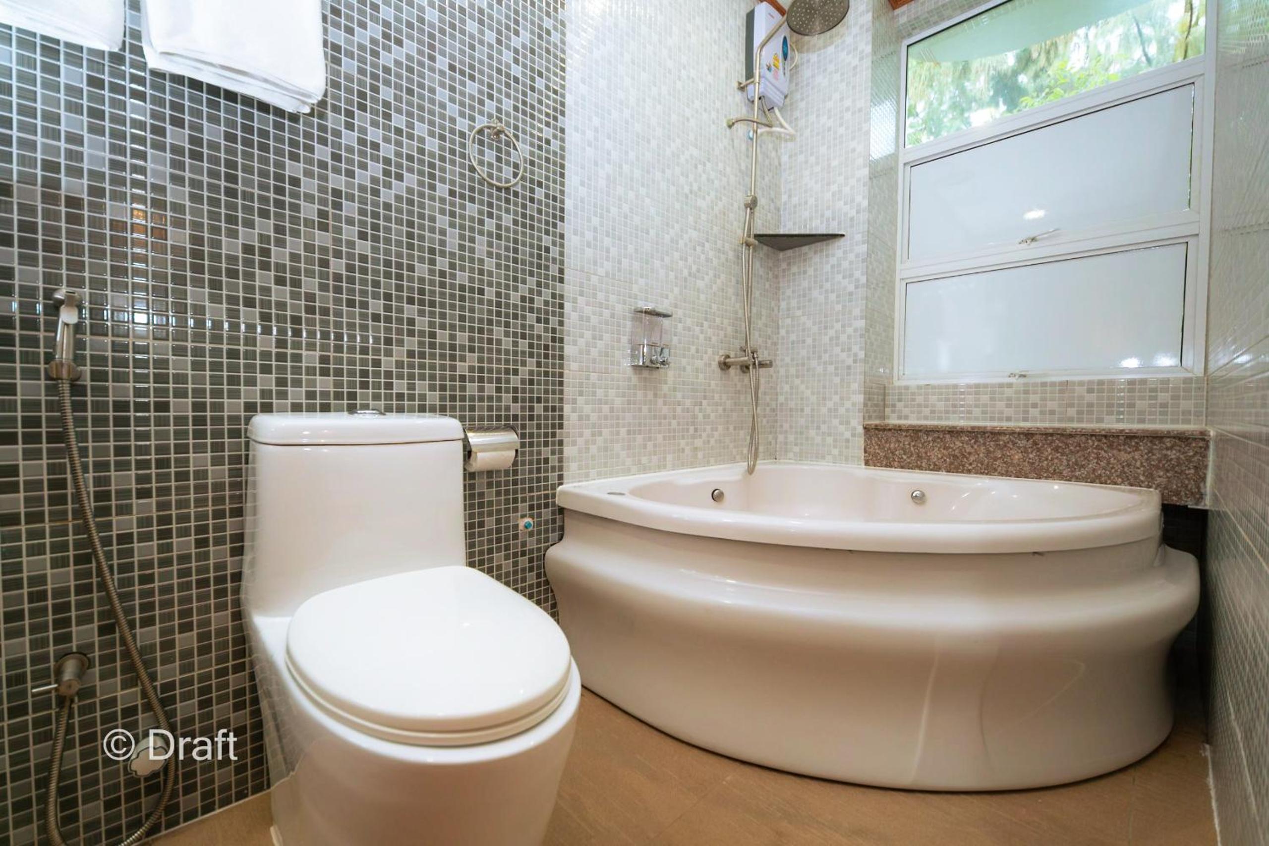 Double Room with Balcony - Photo 4