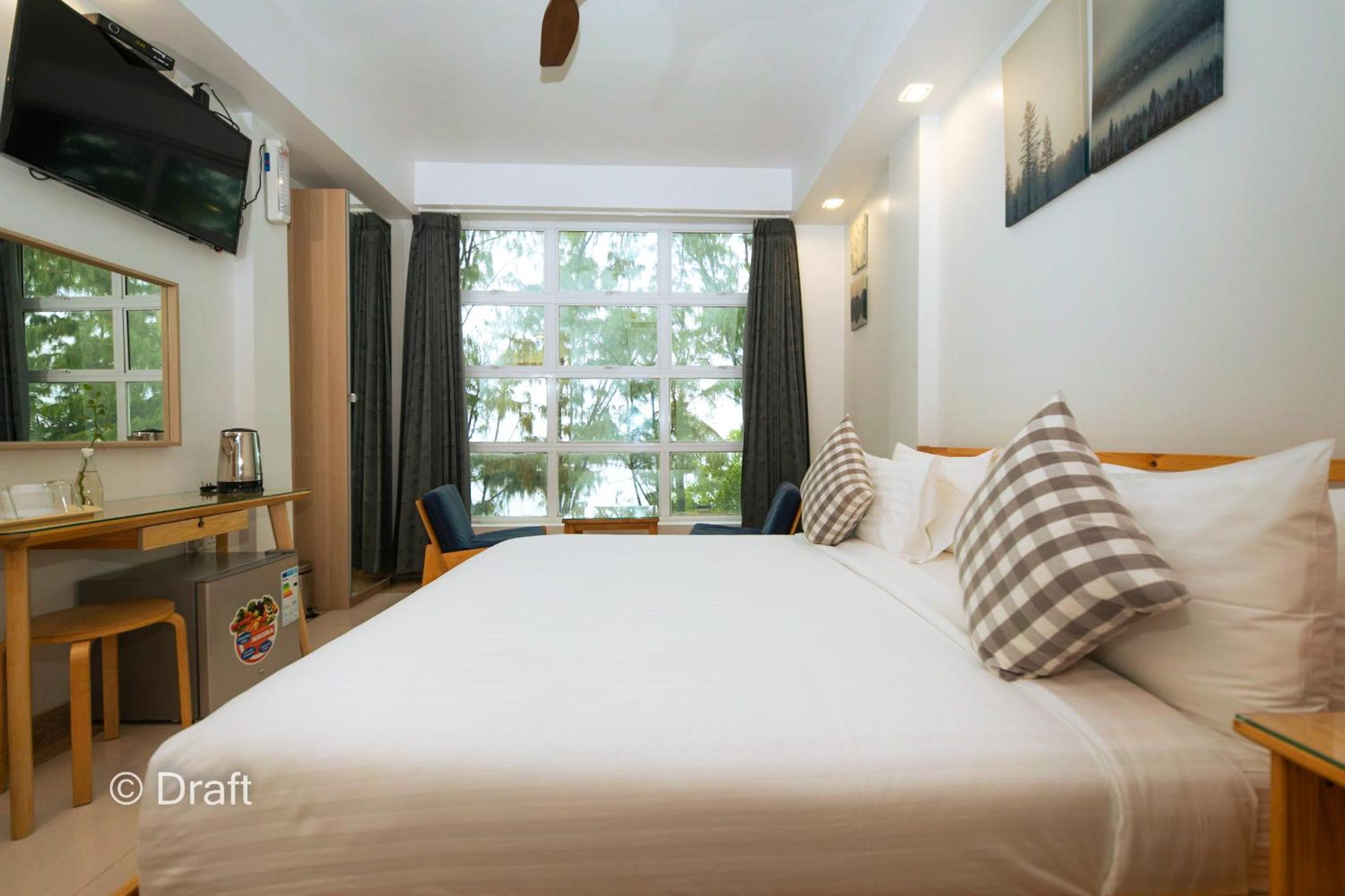 Deluxe Double Room with Sea View - Photo 9