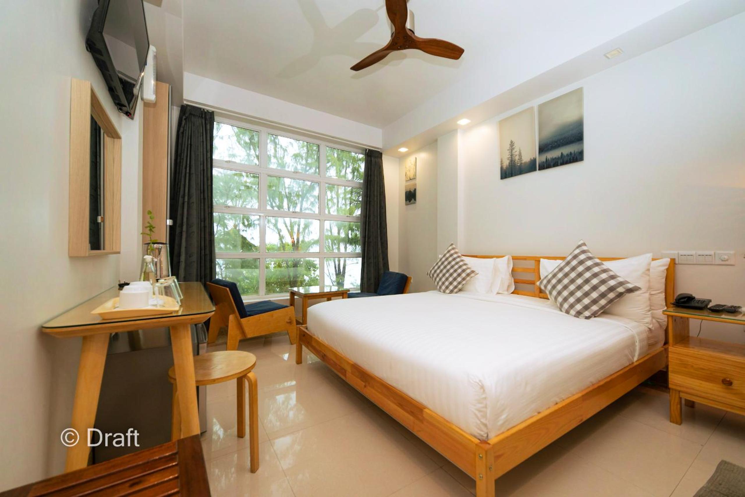 Deluxe Double Room with Sea View - Photo 7