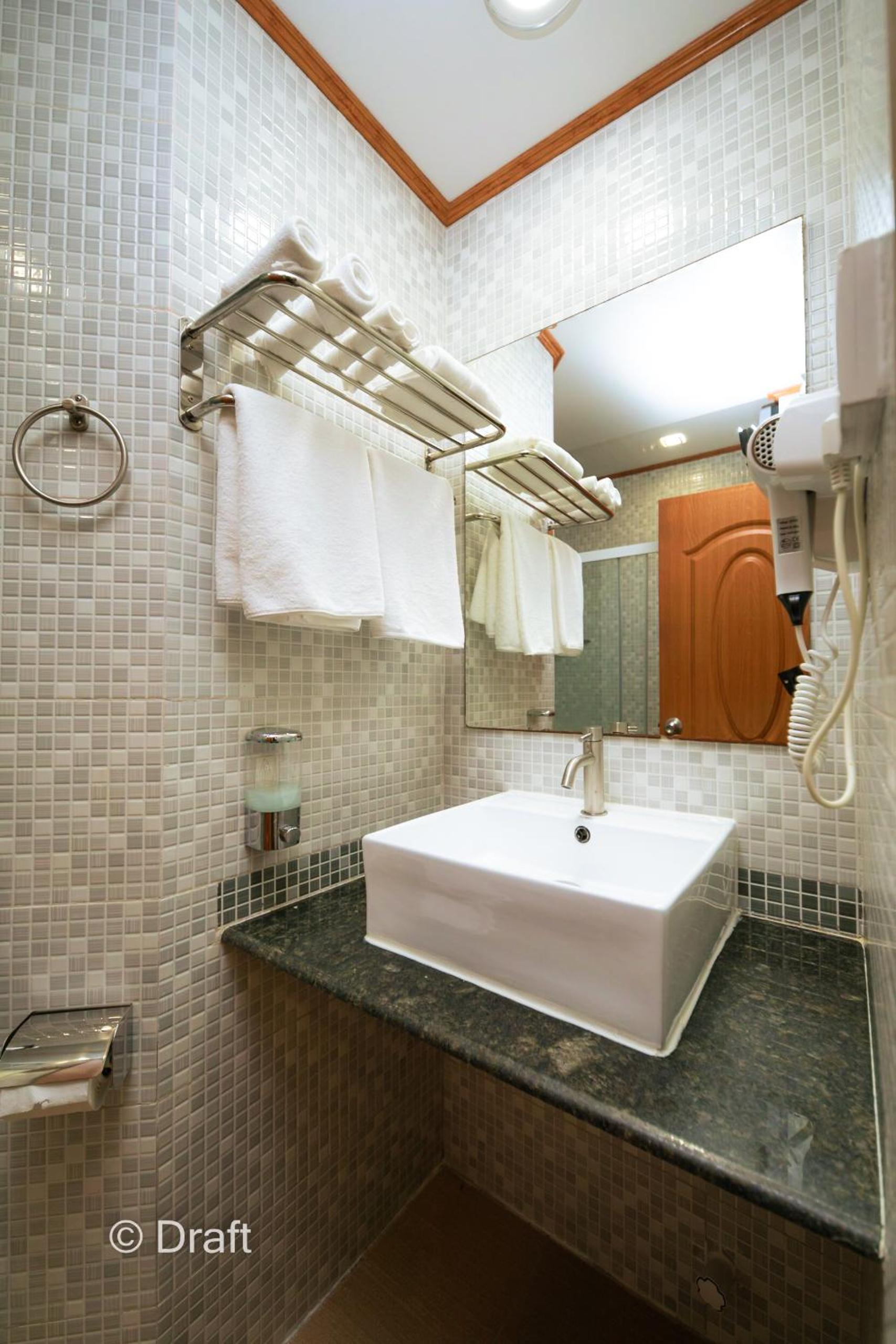 Deluxe Double Room with Sea View - Photo 10