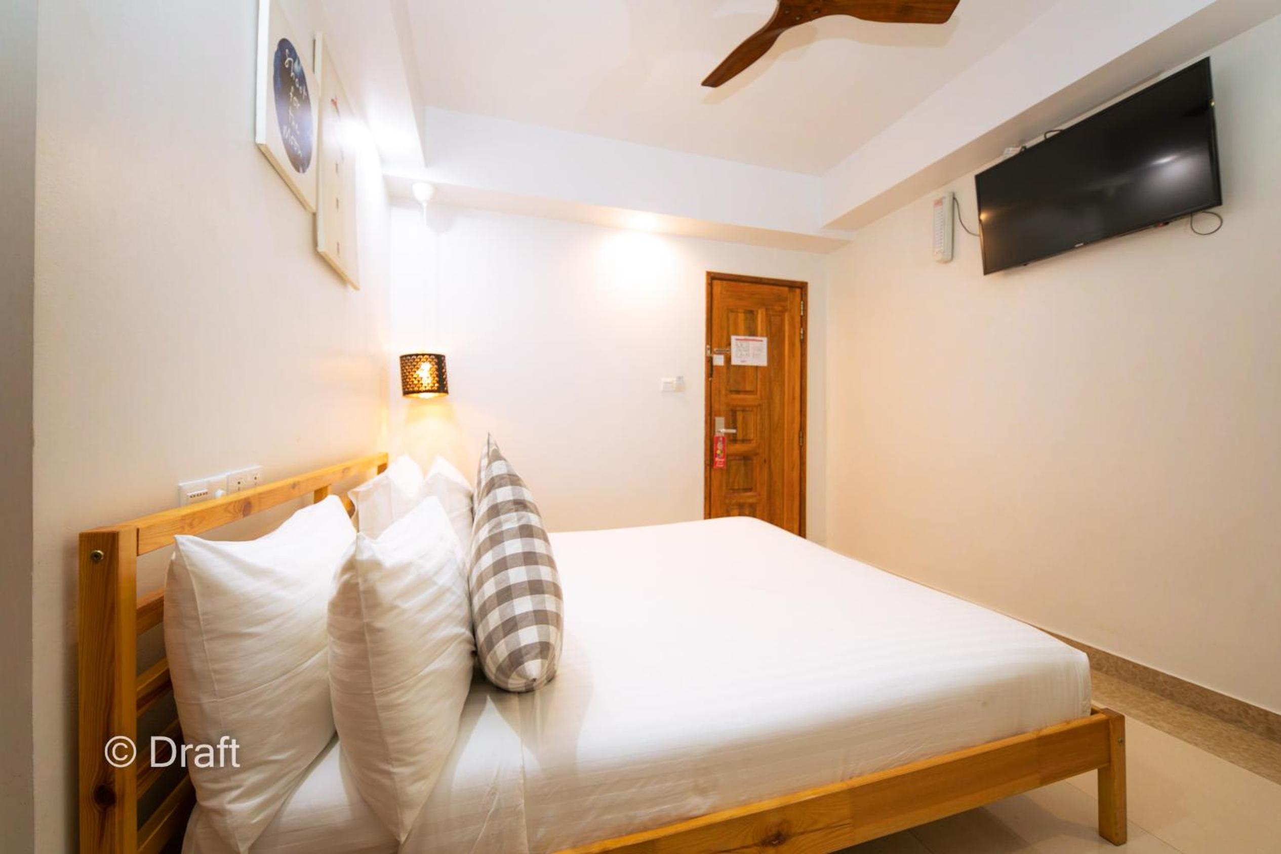 Standard Double Room - Photo 9
