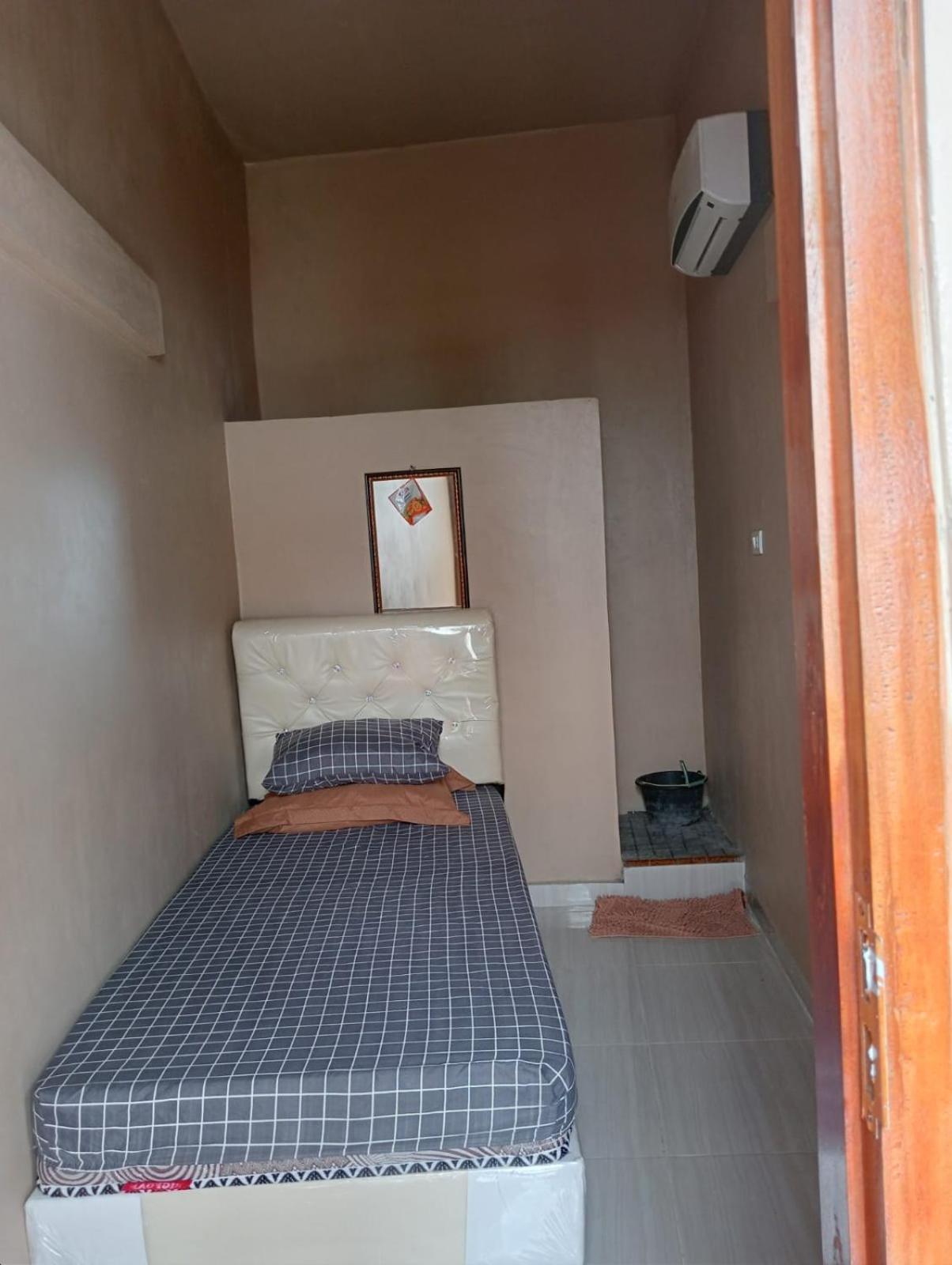 Small Single Room photo 1