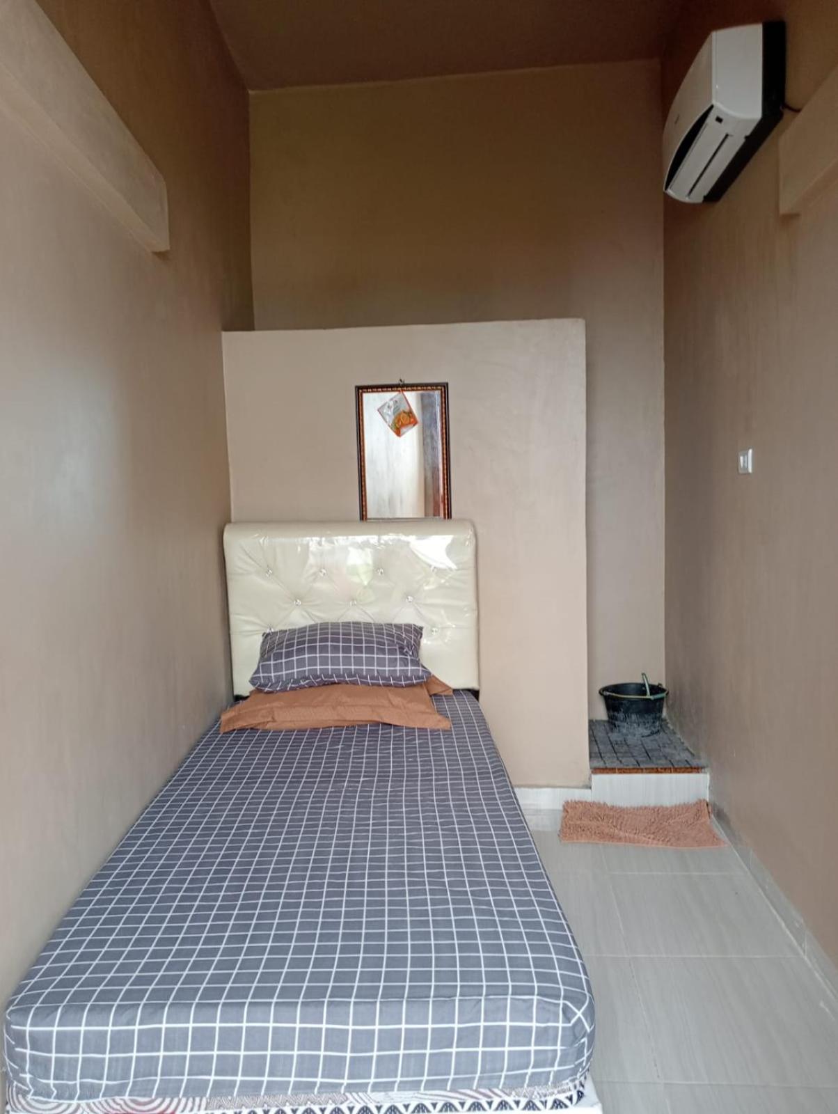Small Single Room photo 2