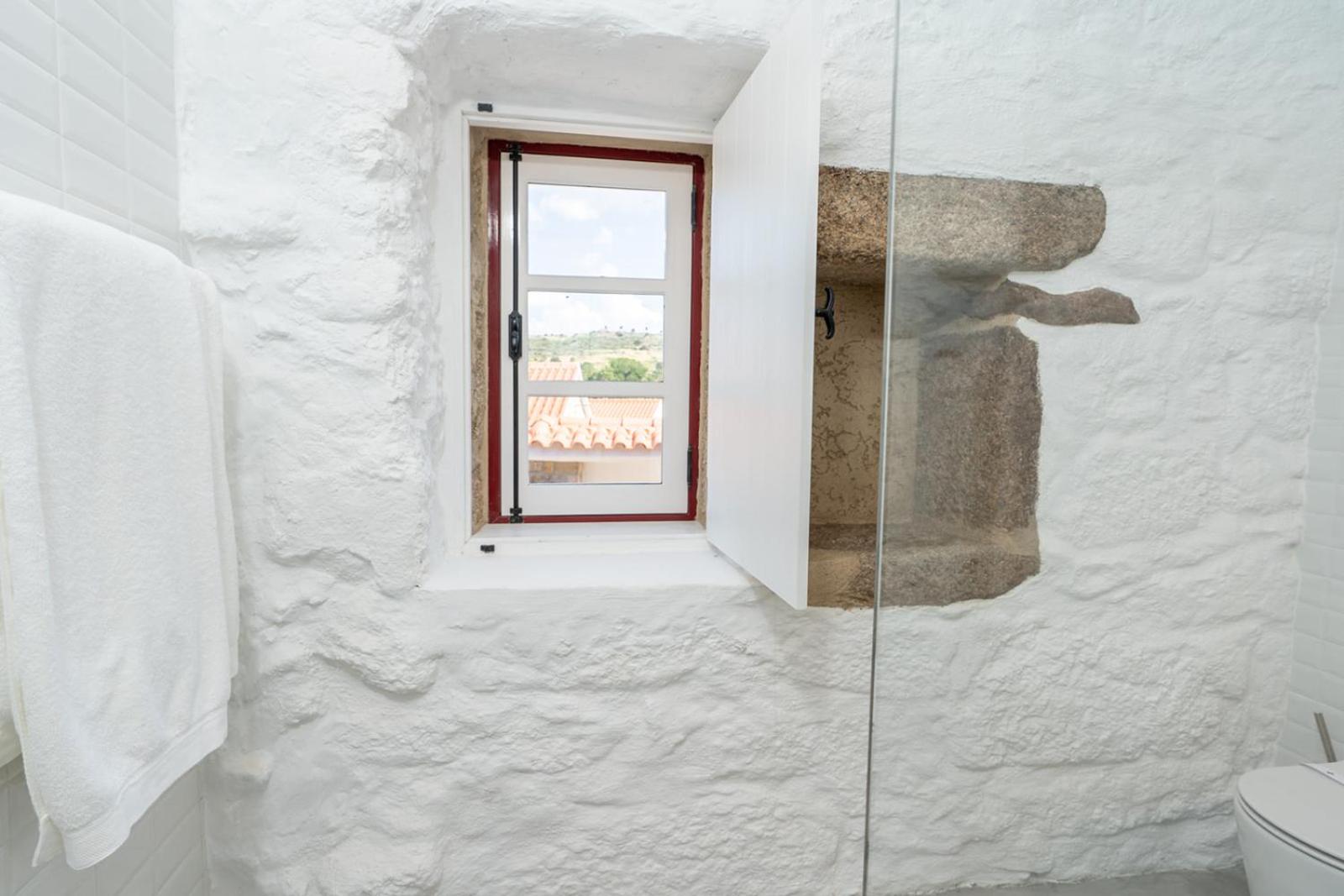 Deluxe Double or Twin Room - Photo 2
