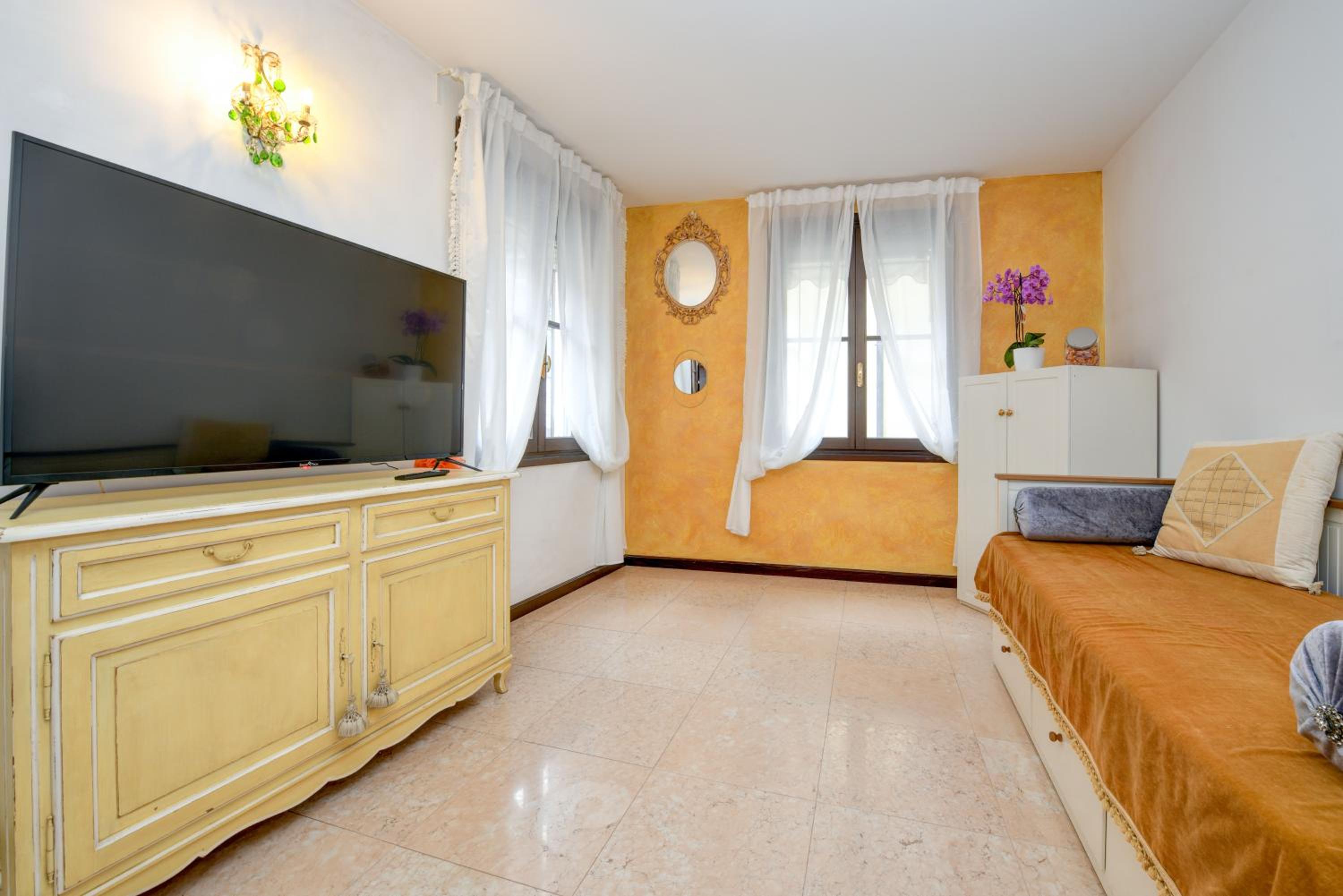 Deluxe Apartment photo 1