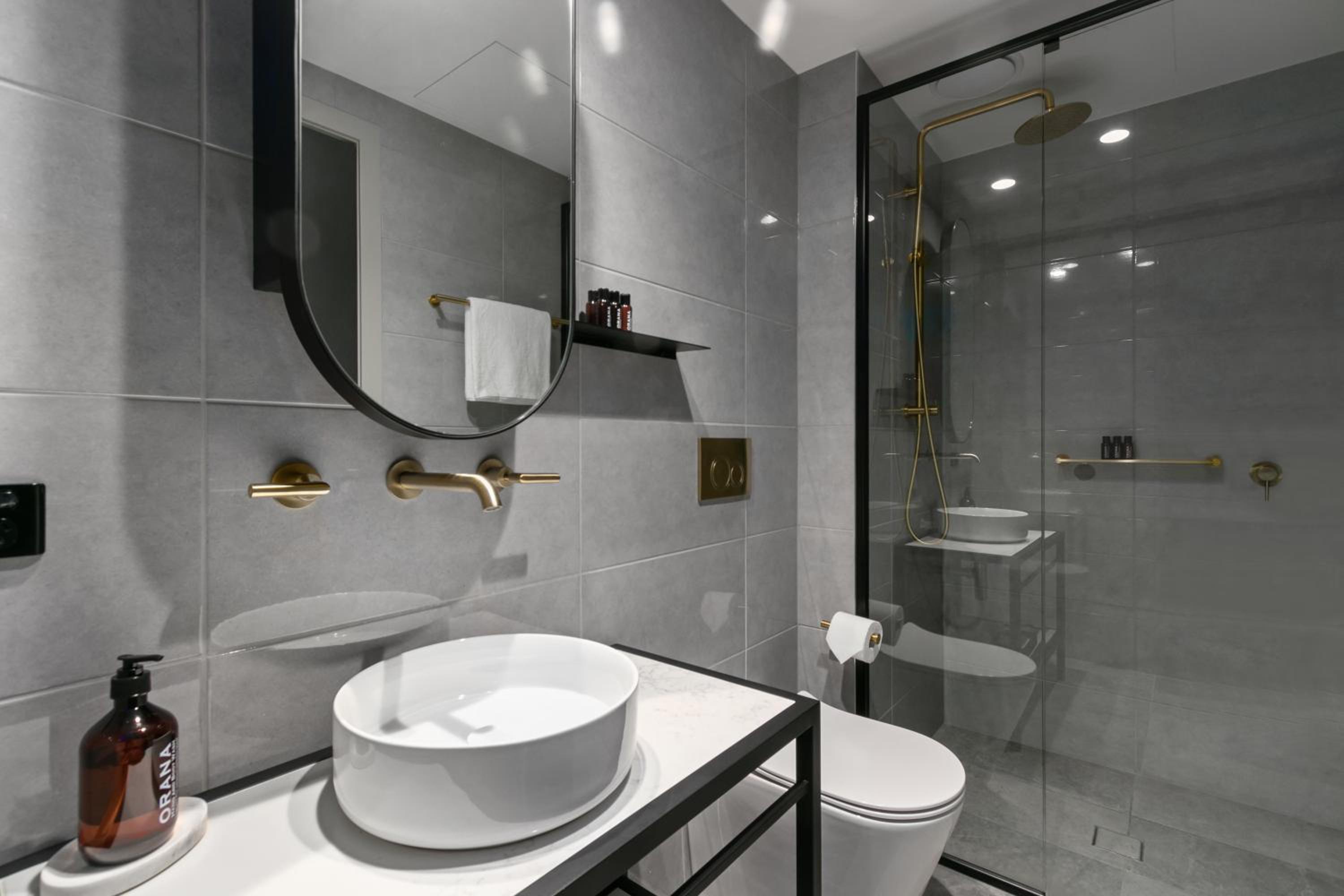 One-Bedroom Apartment with King Bed - Photo 2