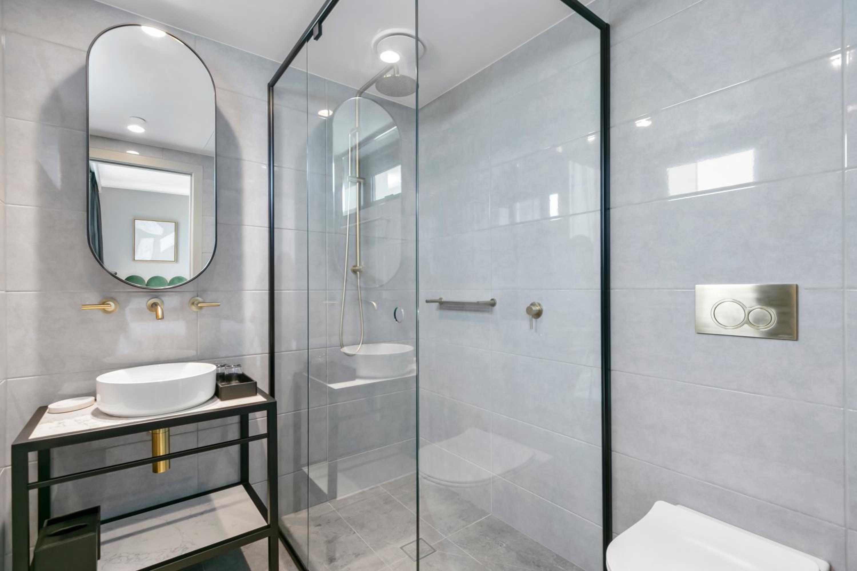 Two-Bedroom Apartment with Two King Beds - Photo 2