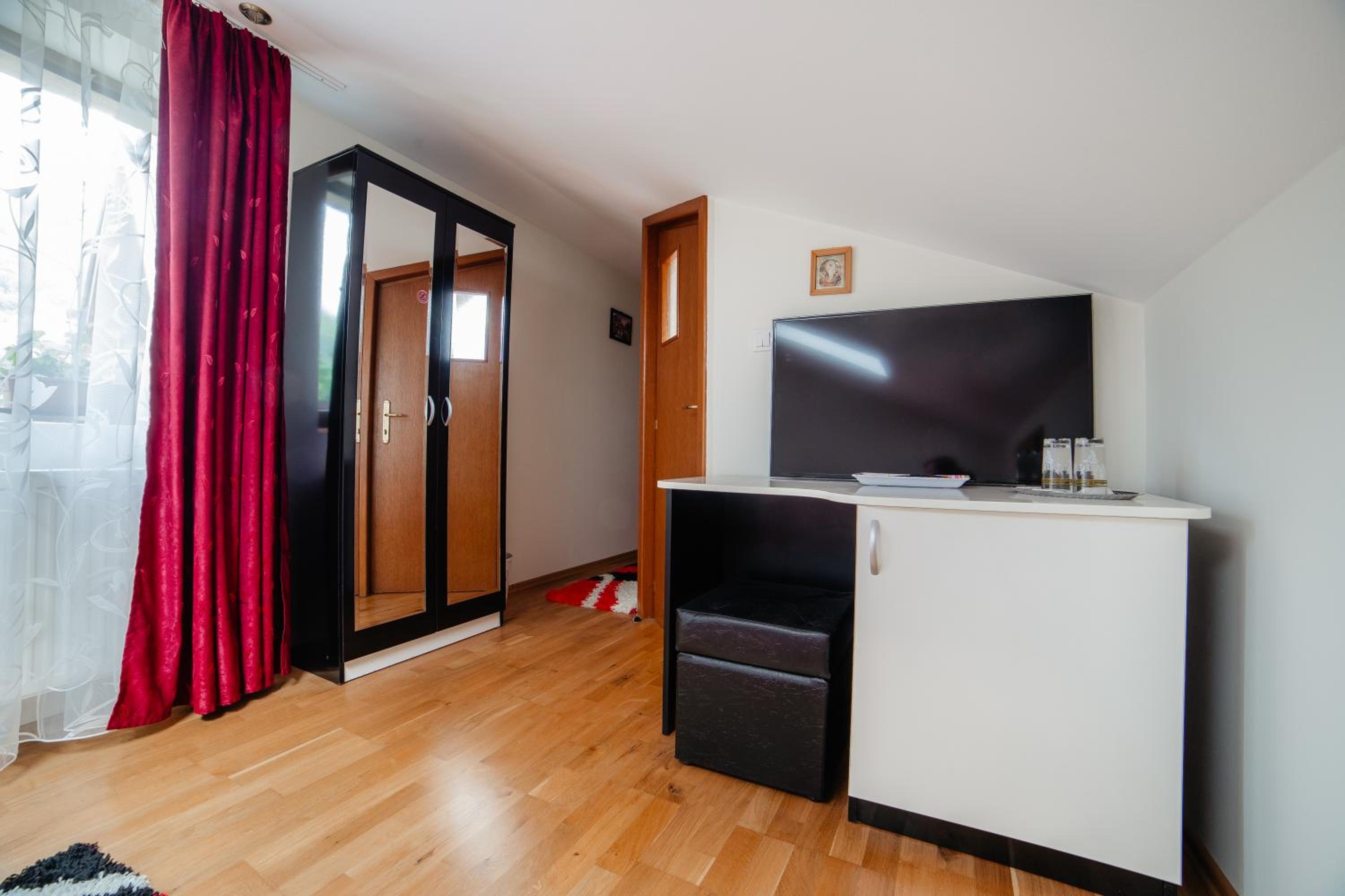 Economy Double Room - Photo 2