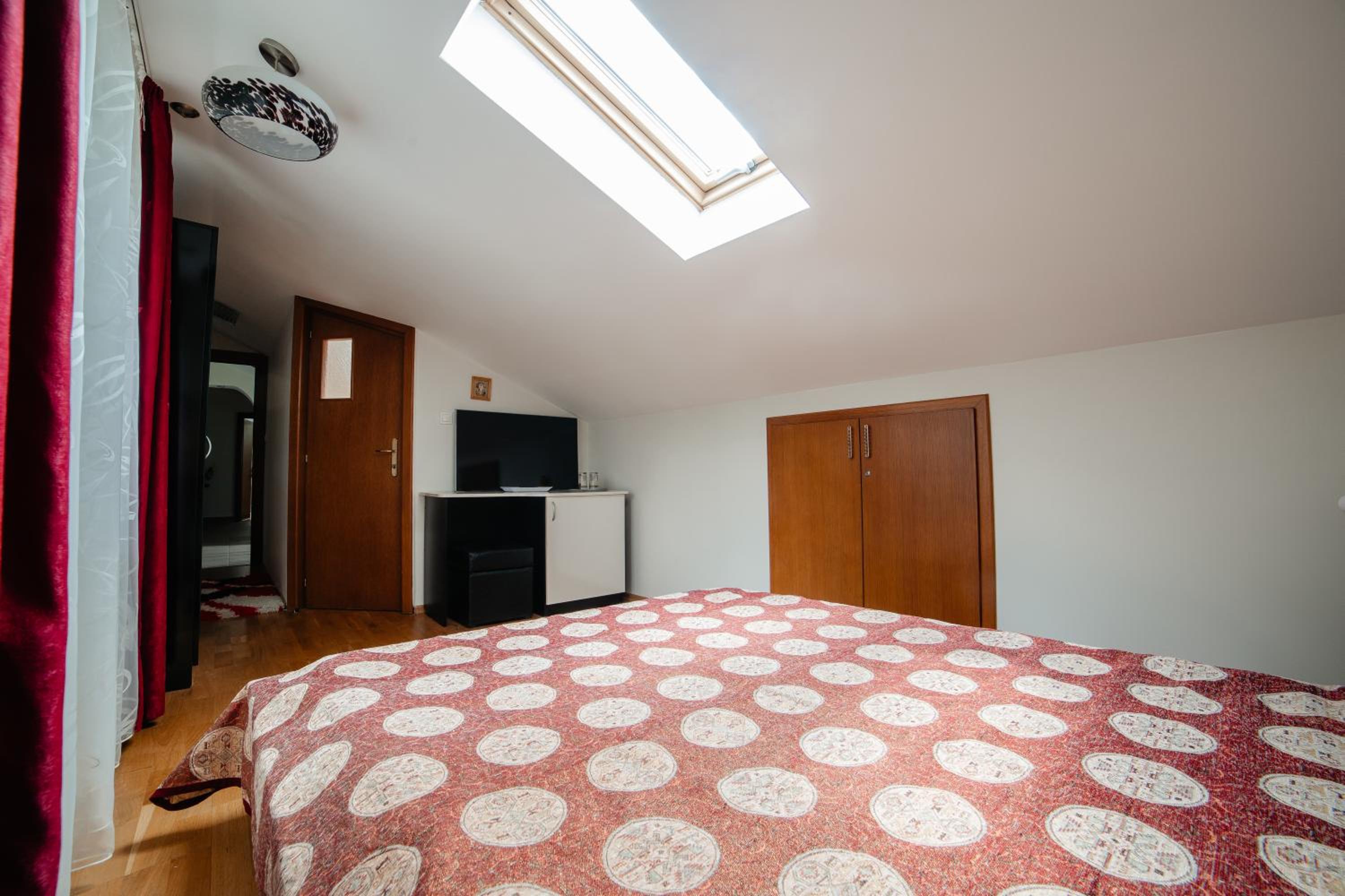 Economy Double Room - Photo 5