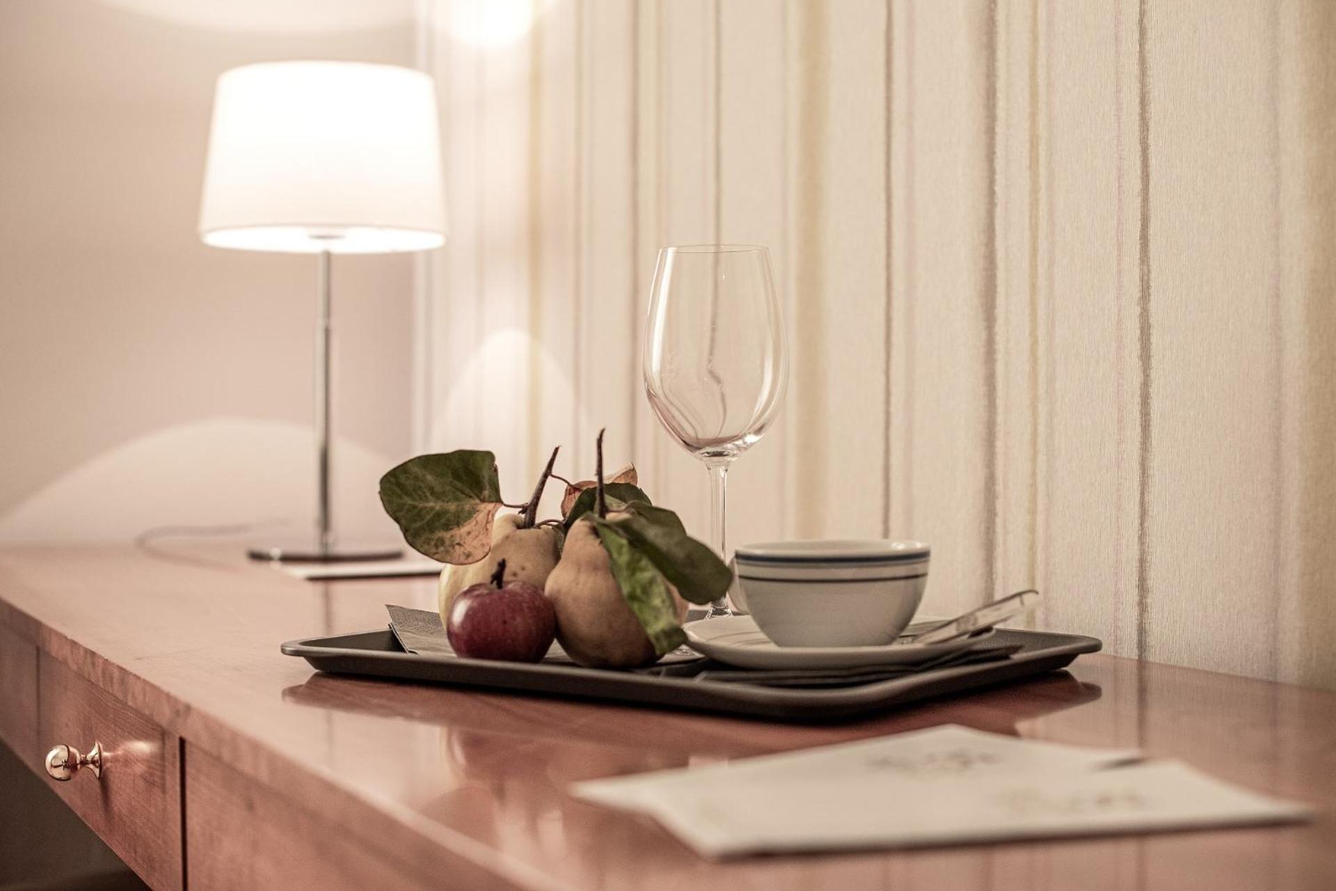 Suite - Photo 1