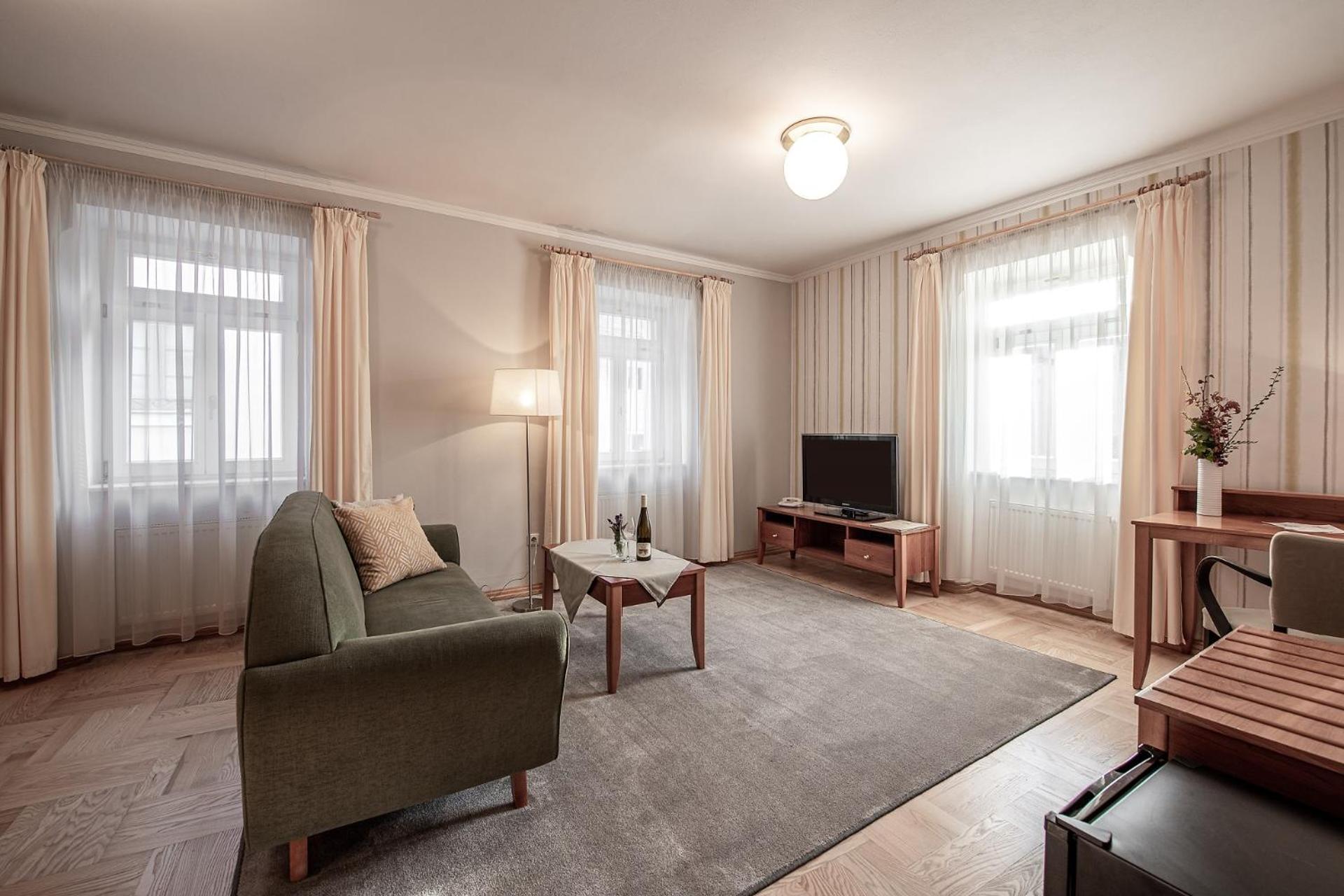 Suite - Photo 3