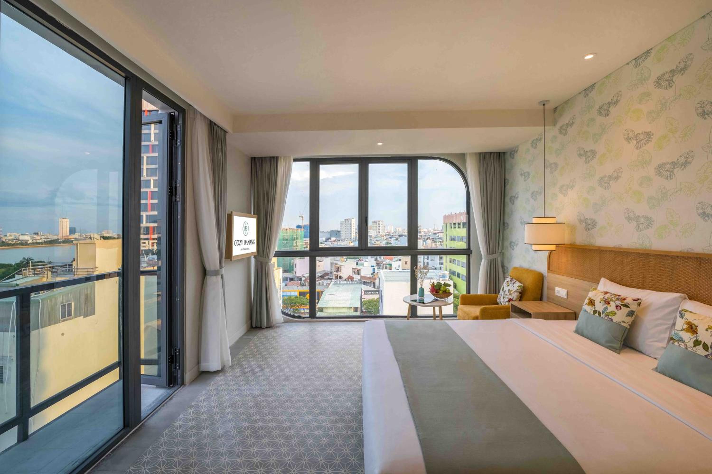 Deluxe Double with Balcony - Free One-way Airport Transfer - Photo 2