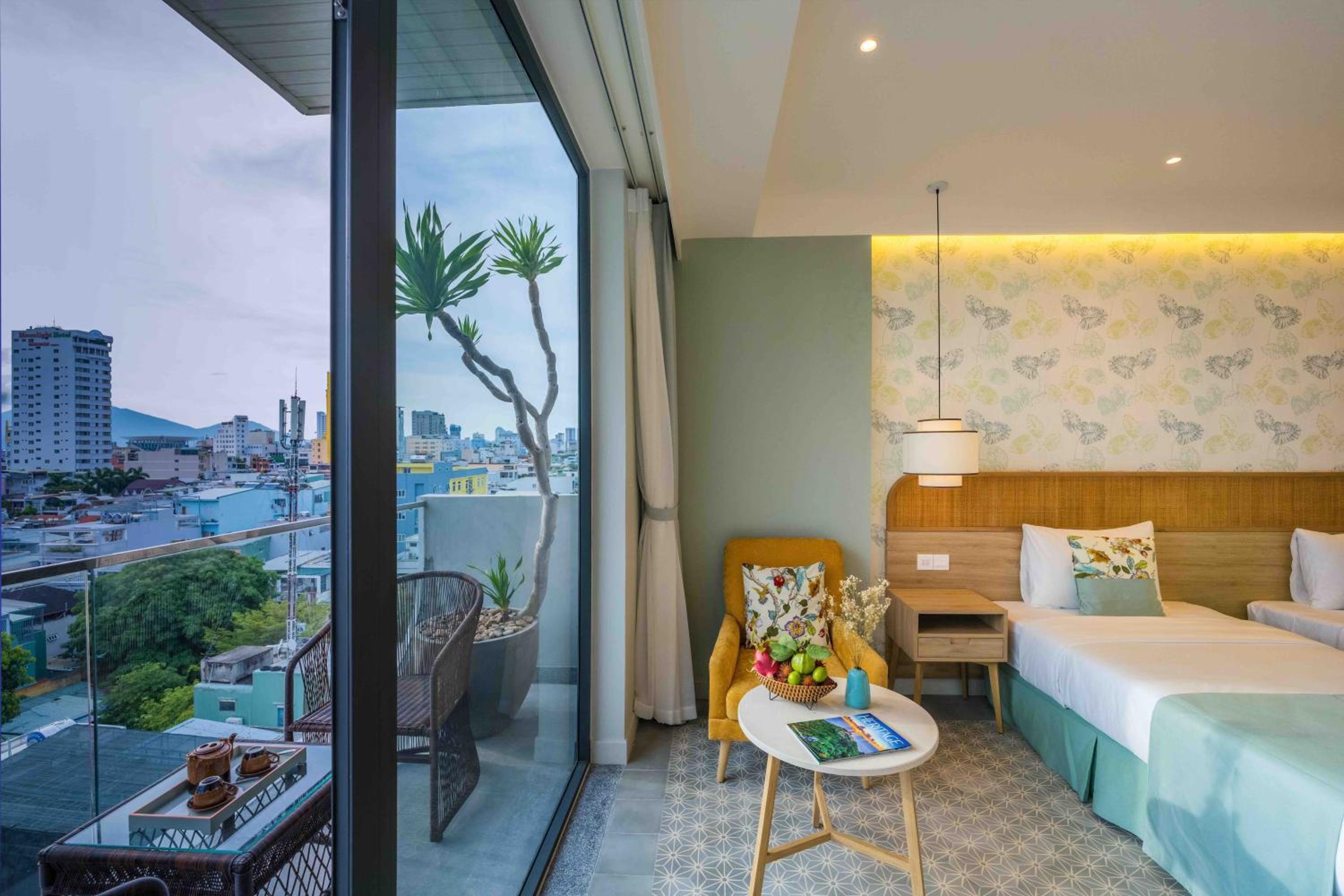 Deluxe Double with Balcony - Free One-way Airport Transfer - Photo 5
