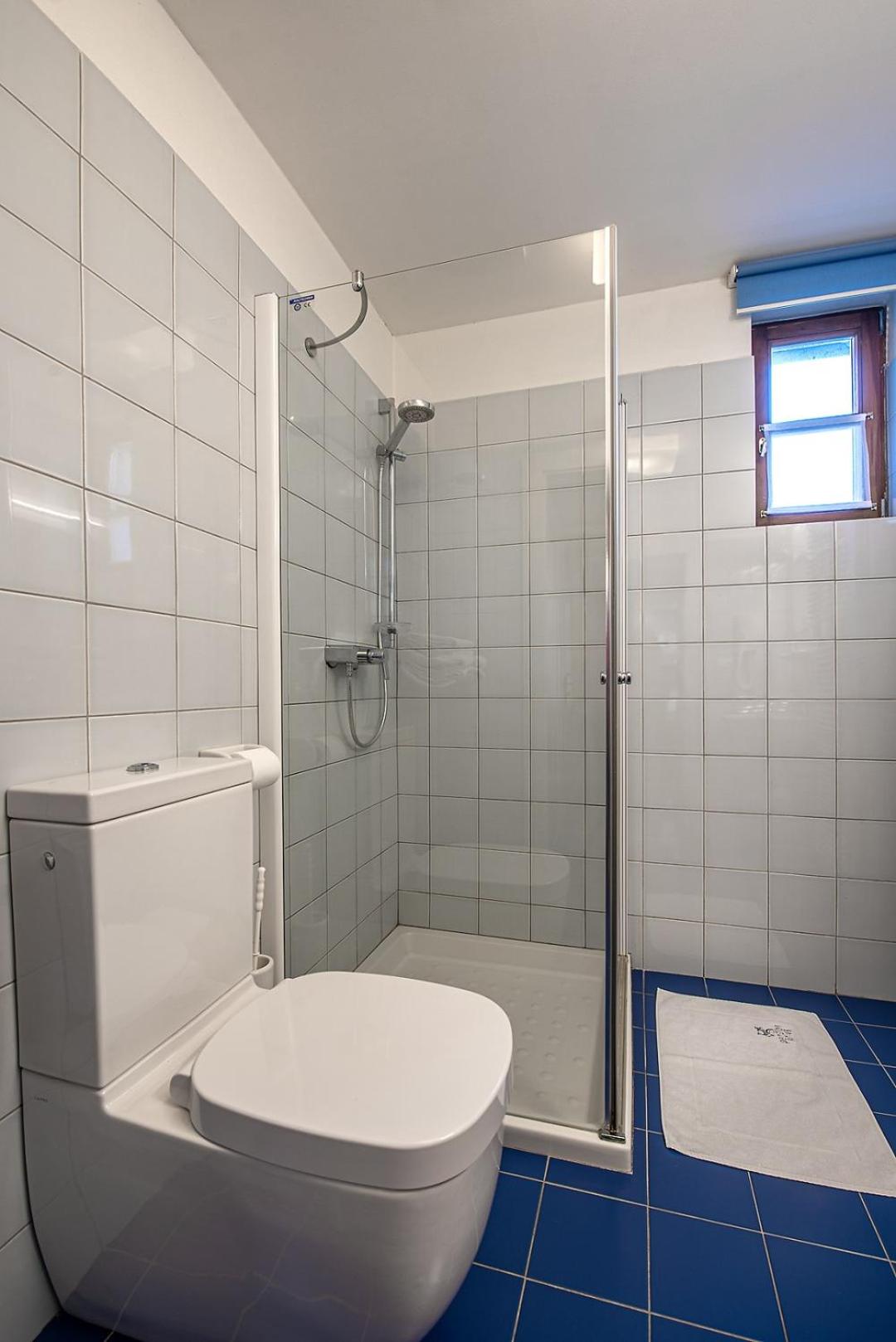 Double or Twin Room - Photo 3