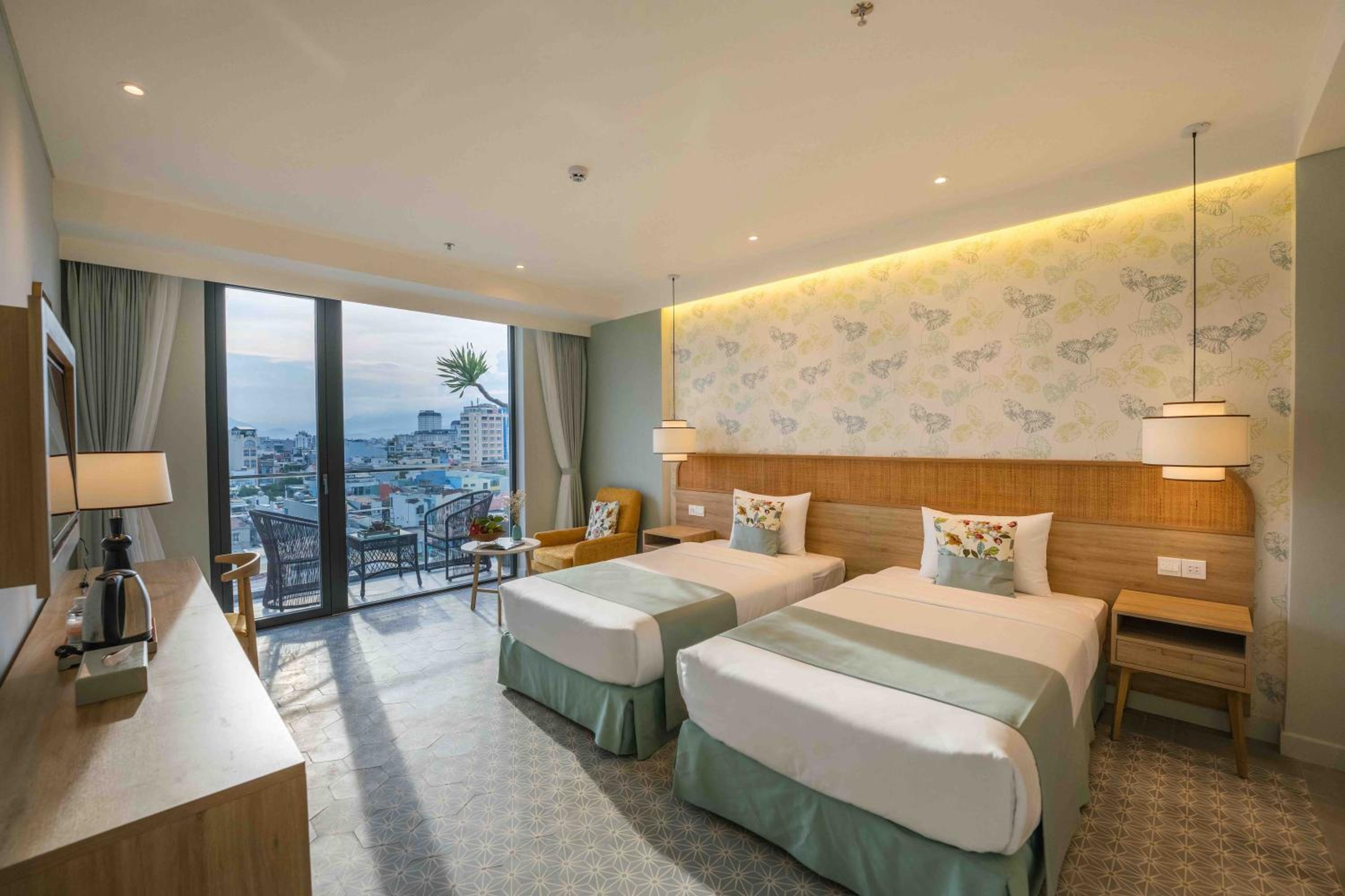 Deluxe Twin with Balcony - Free One-way Airport Transfer - Photo 2