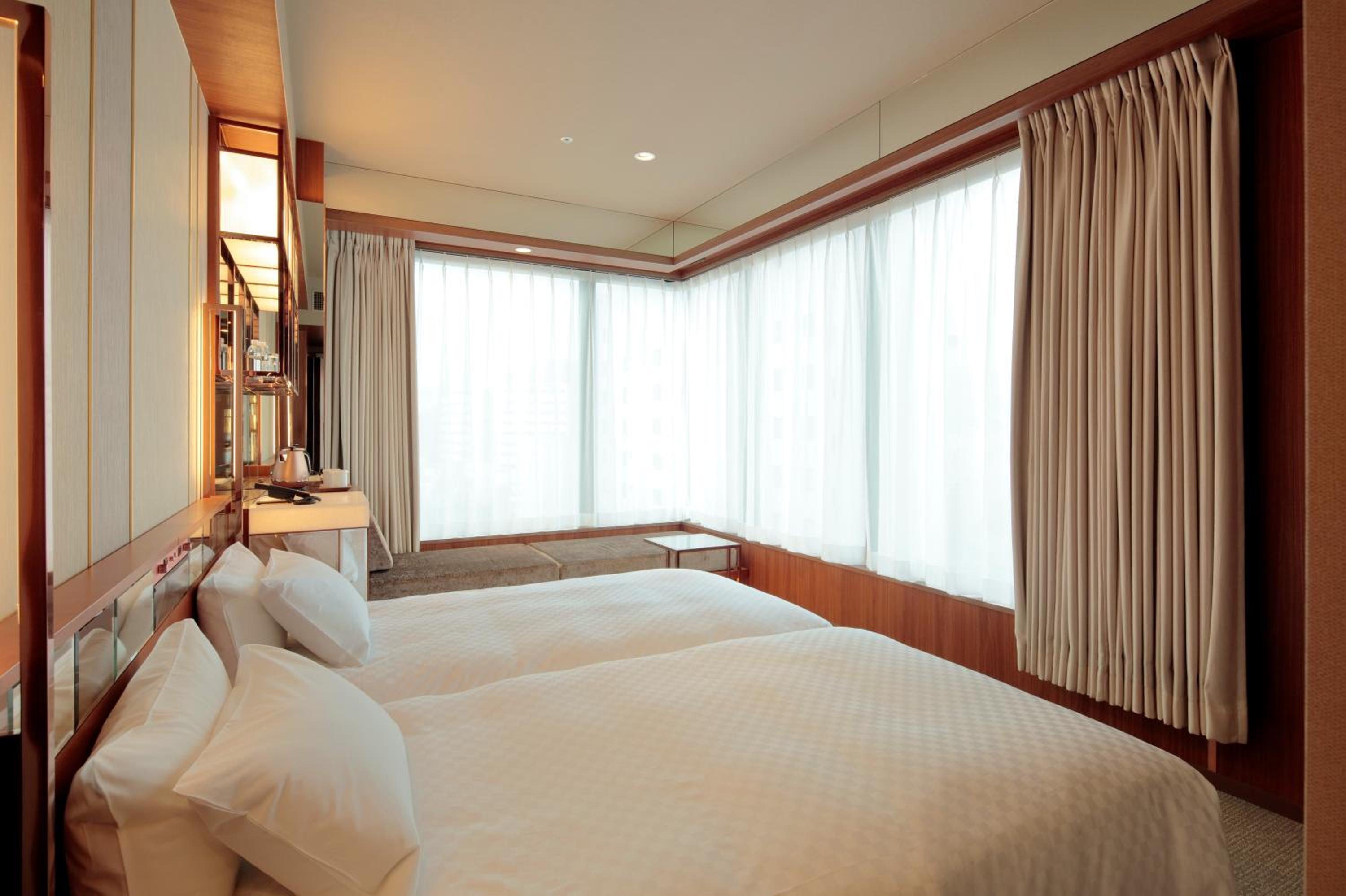 Corner Twin Room - Non-Smoking - Photo 1