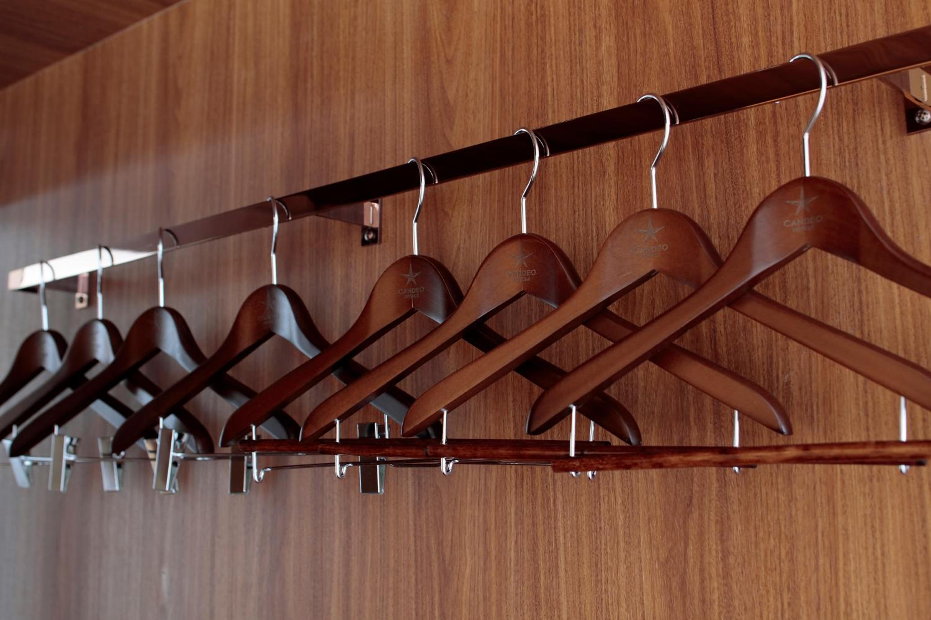 Twin Room - Non-Smoking - Photo 2