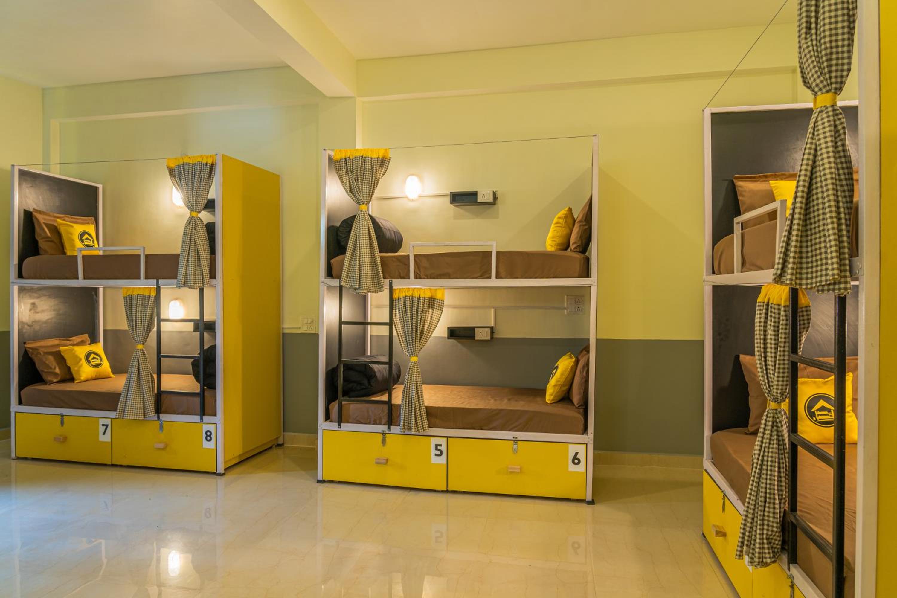 Bed in 8-Bed Mixed Dormitory Room photo 1