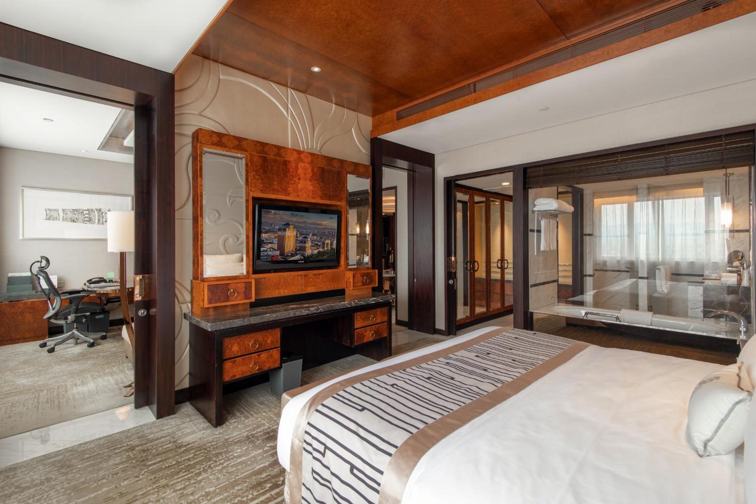 Business Suite photo 3