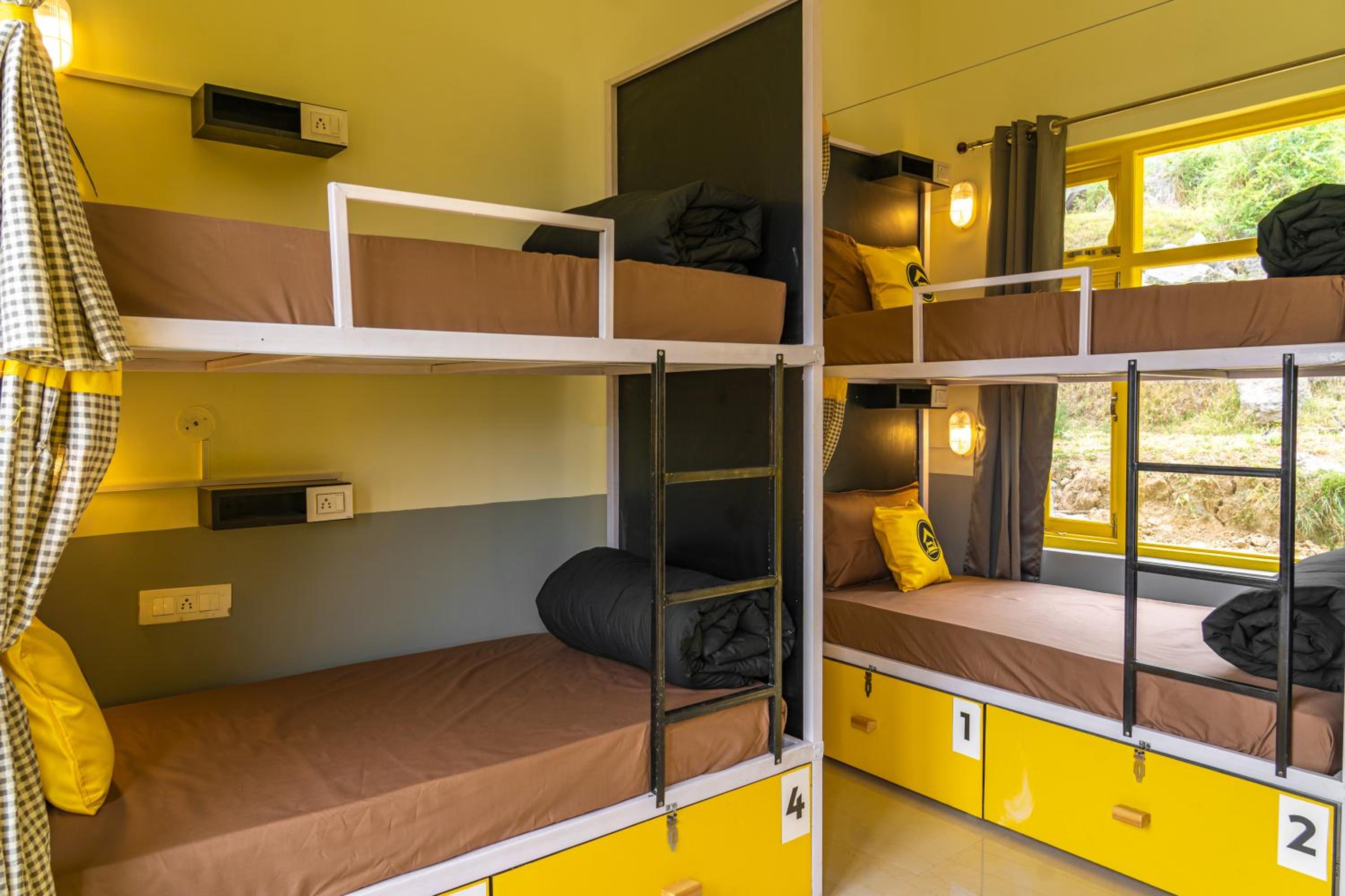 Bed in 4 Bed Mixed Dormitory with Balcony photo 1