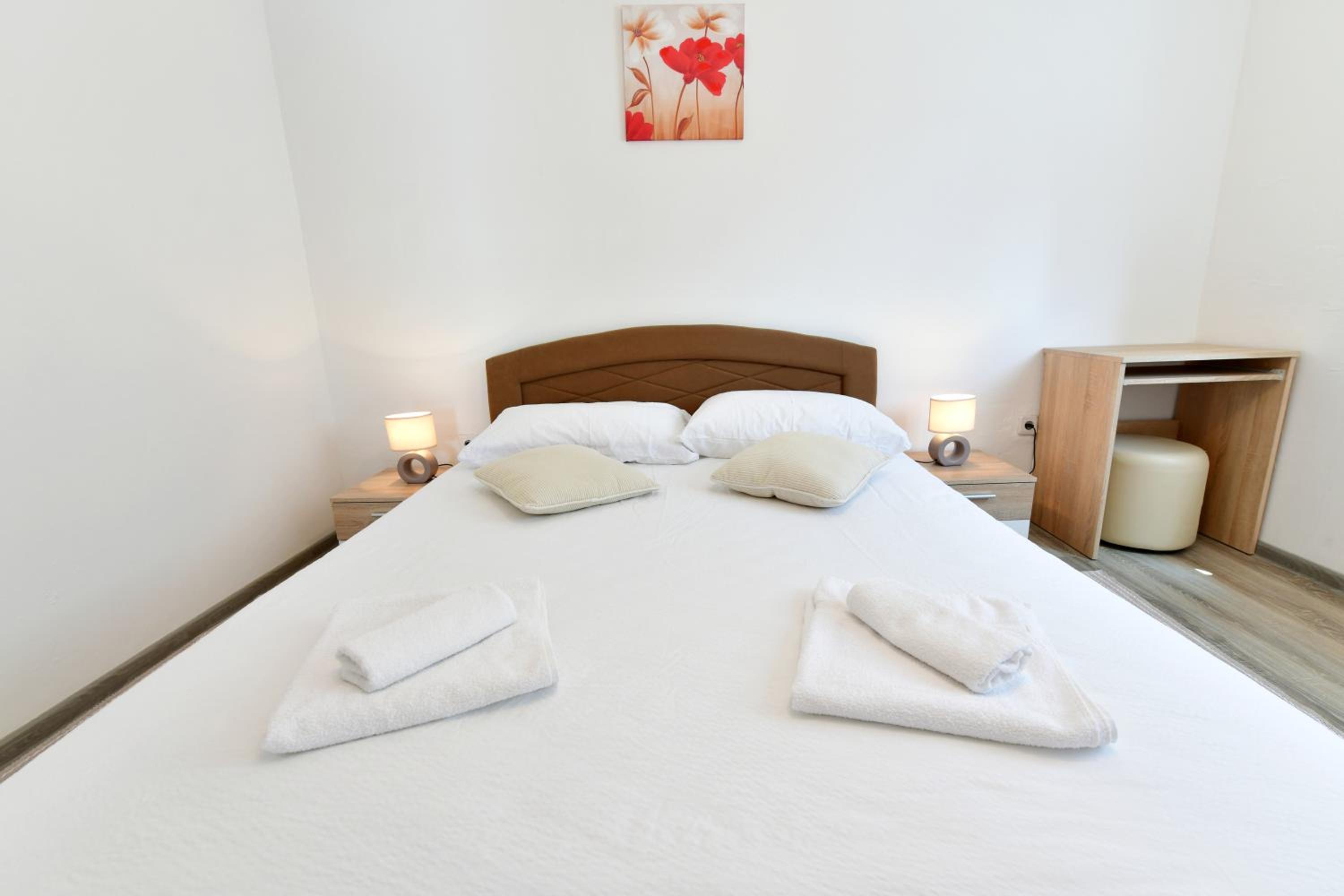 One-Bedroom Apartment - Photo 9