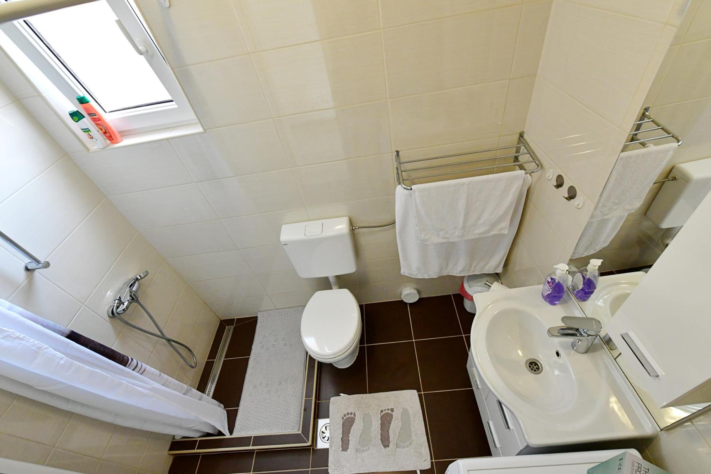 One-Bedroom Apartment - Photo 8