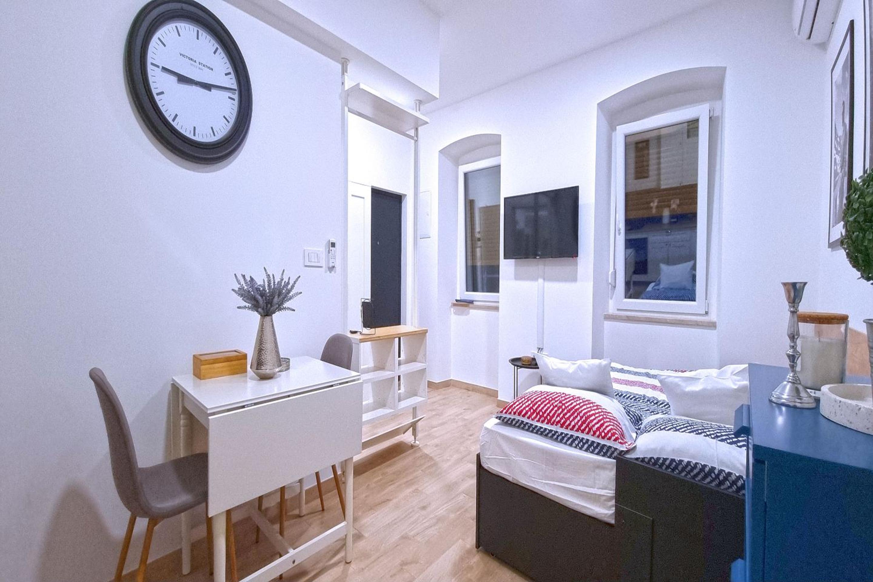 Studio Apartment with Queen Bed
