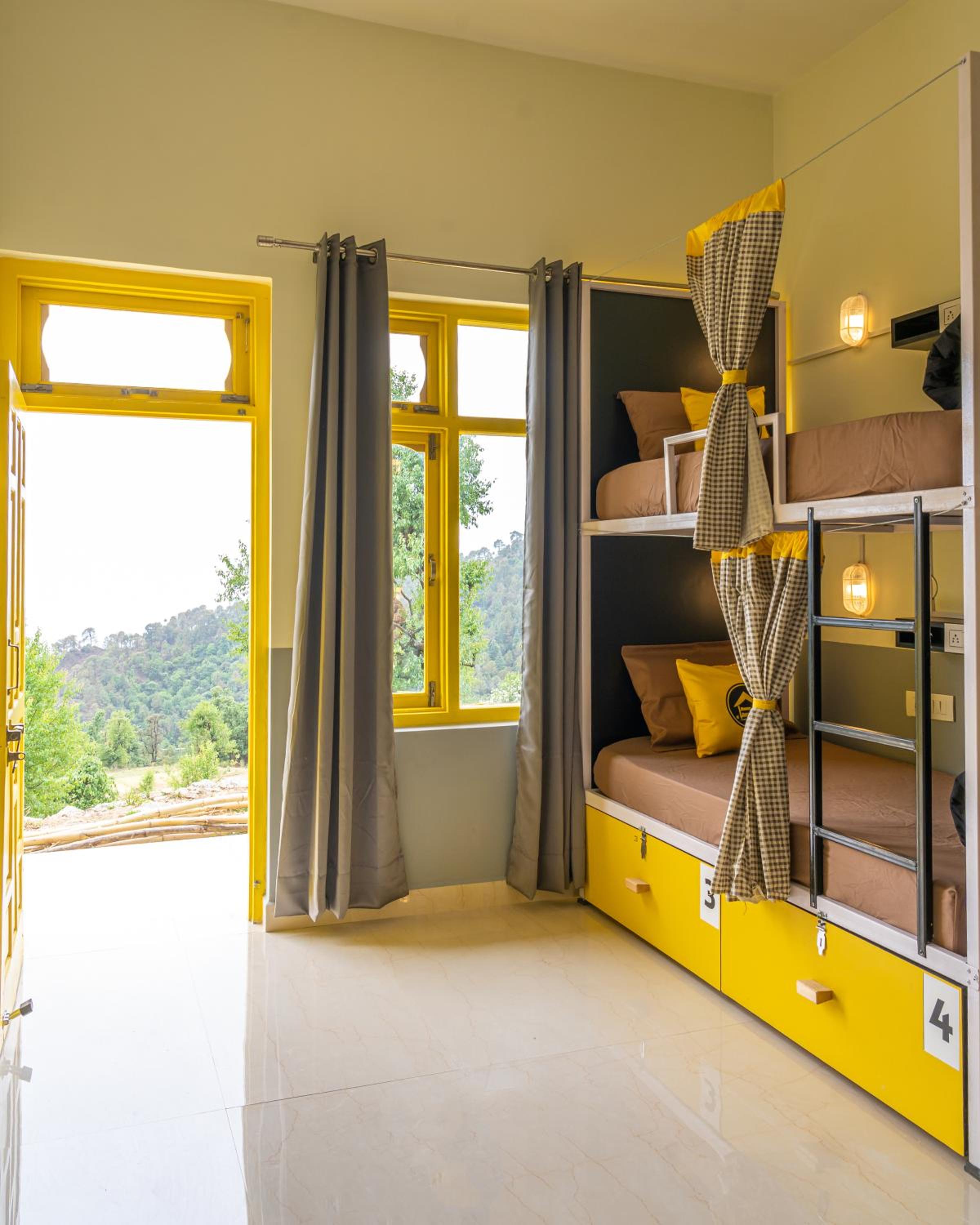 Bed in 4 Bed Mixed Dormitory with Balcony photo 2