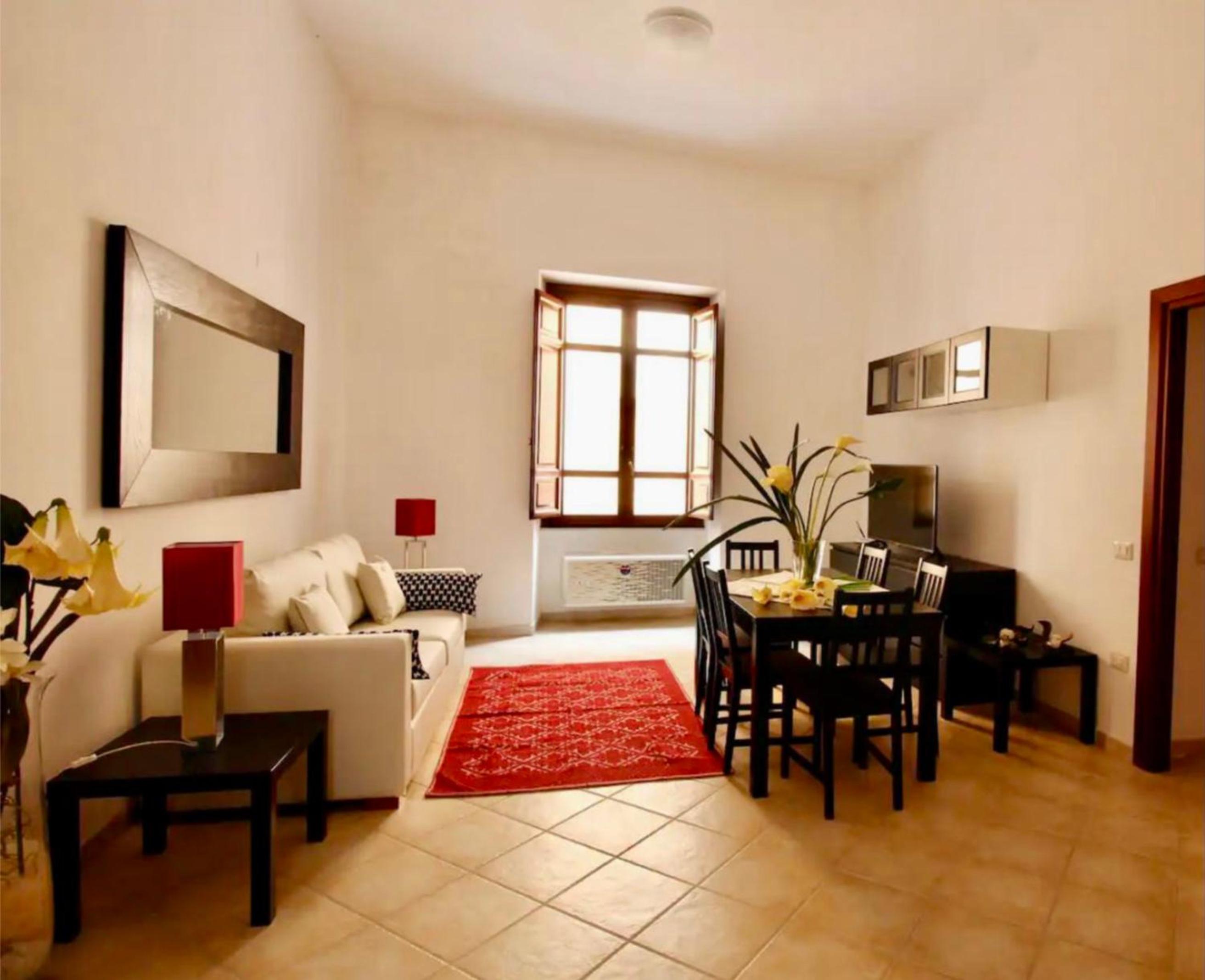 Two-Bedroom House with One Bathroom photo 1