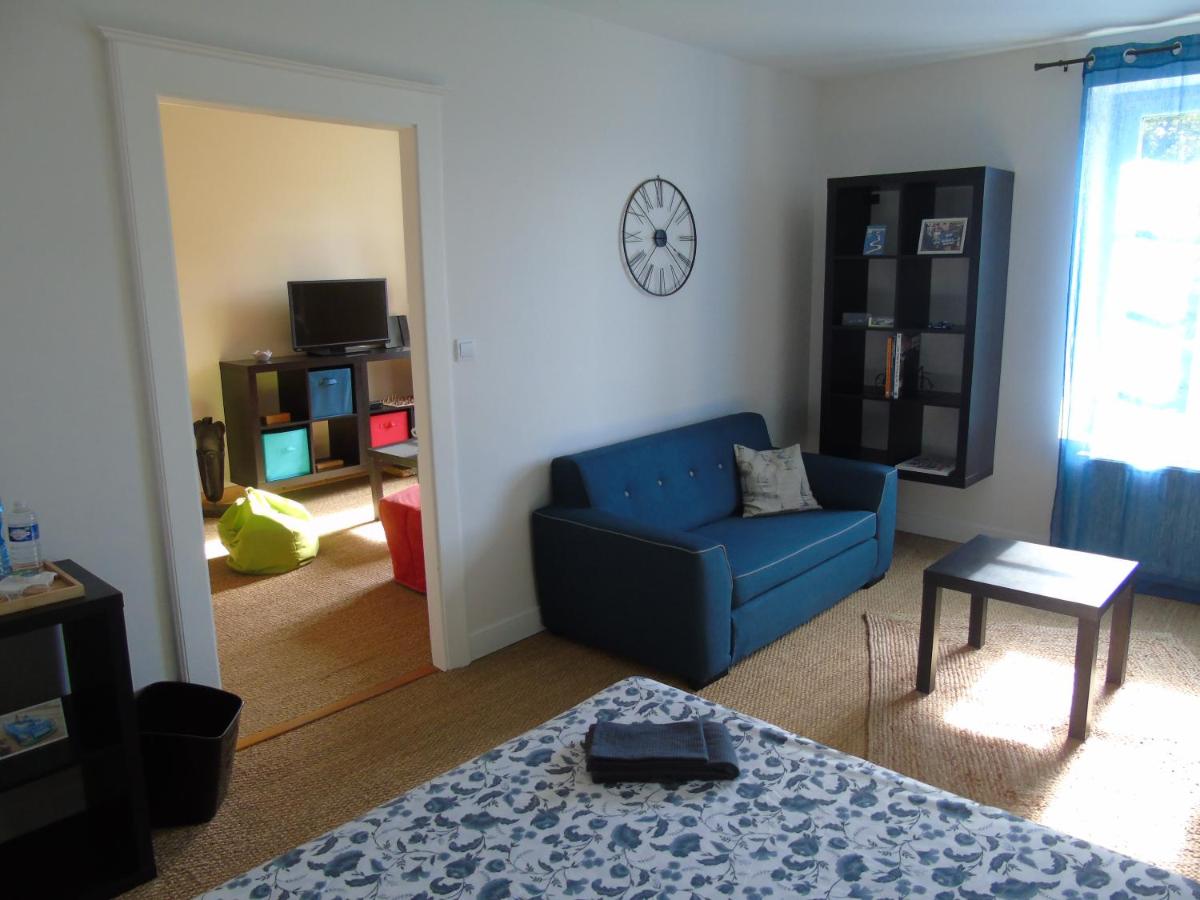 Family Room with Garden View - Photo 9