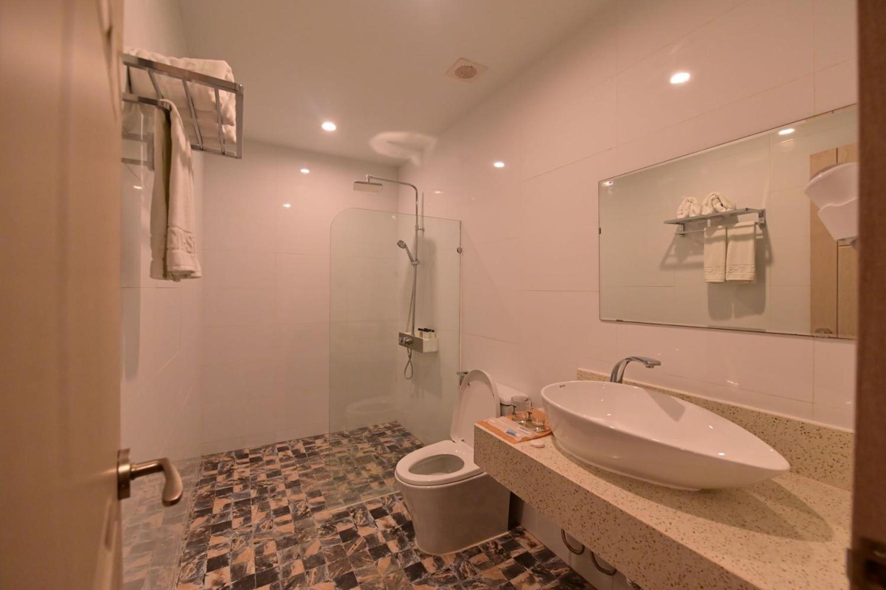 Deluxe Queen Room - Photo 2