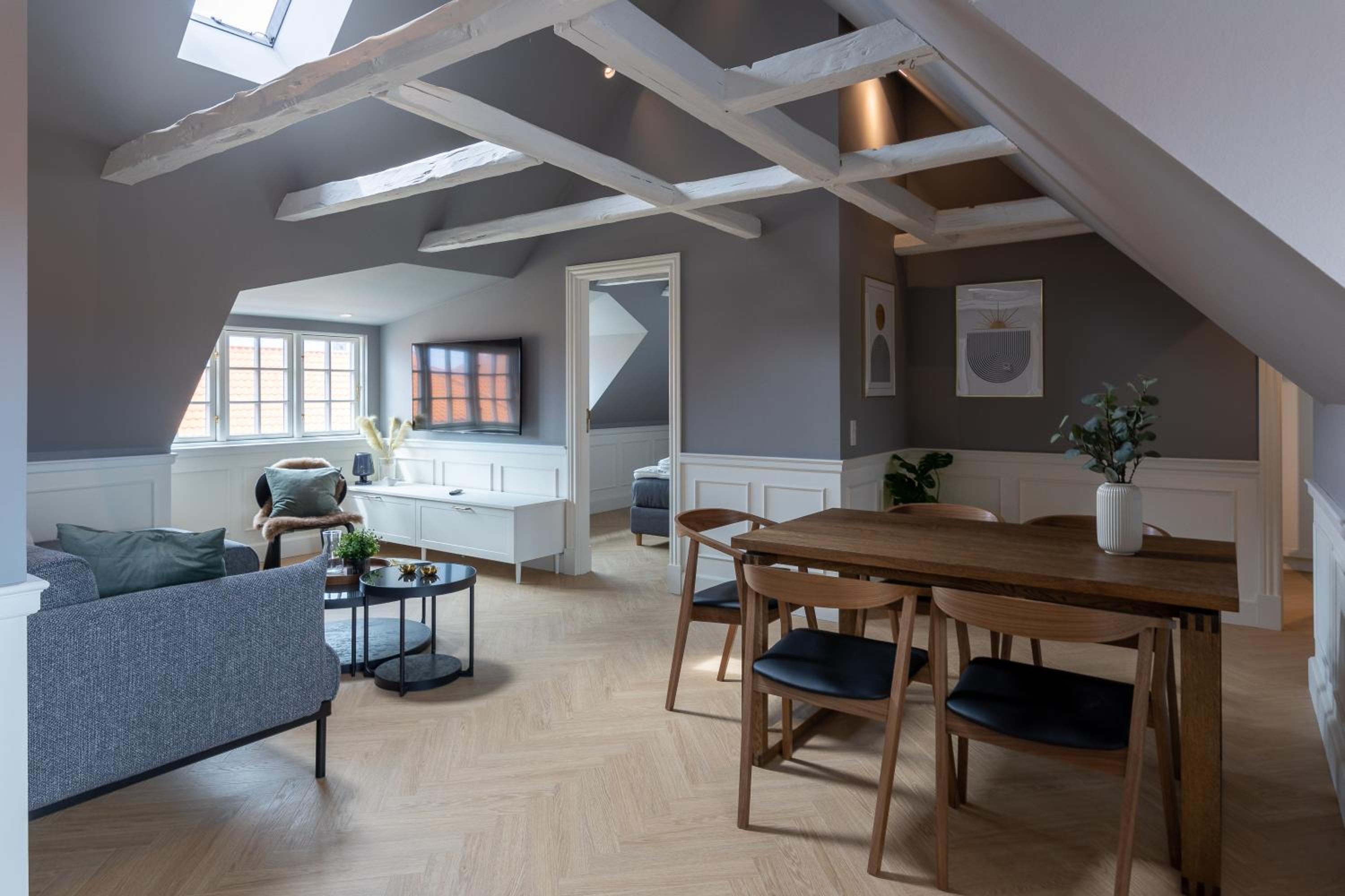 Deluxe Apartment (5 Adults)