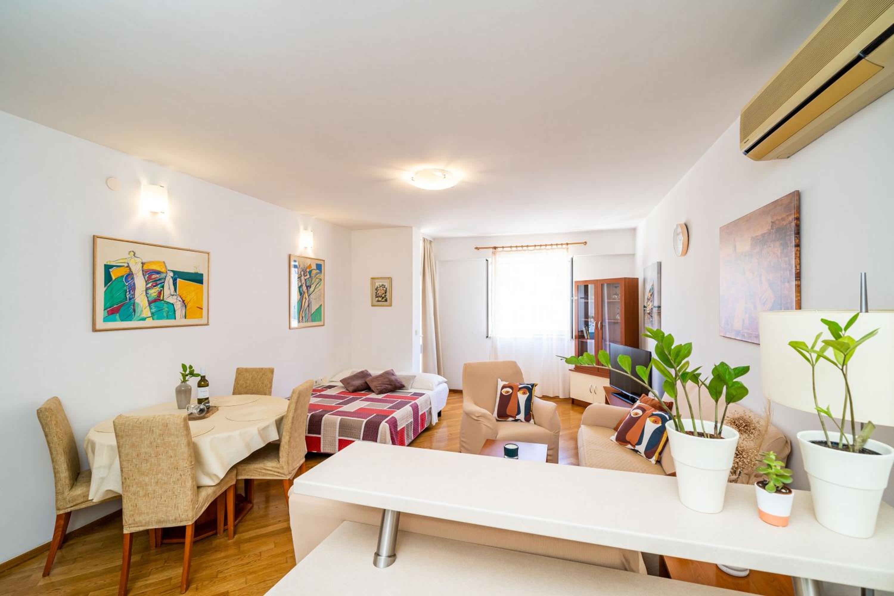 One-Bedroom Apartment With Balcony - Dr. Ante Starcevica 20 Street photo 1