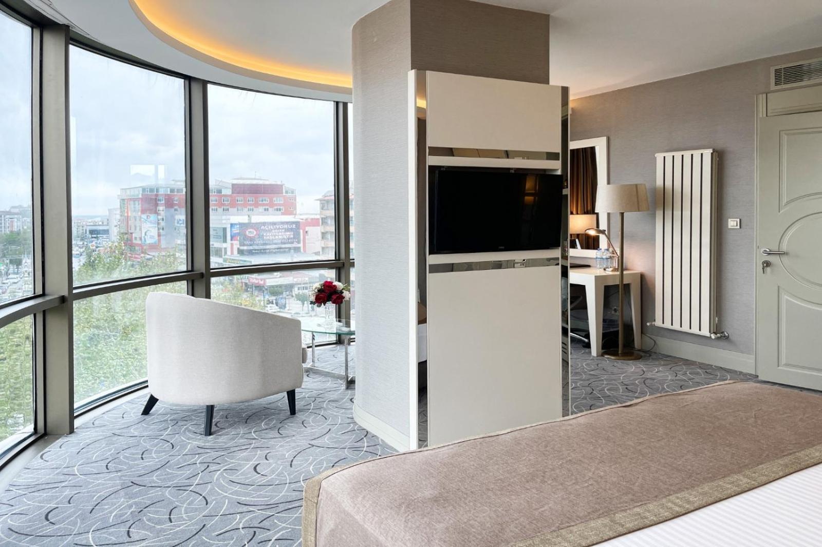 Suite - Photo 5