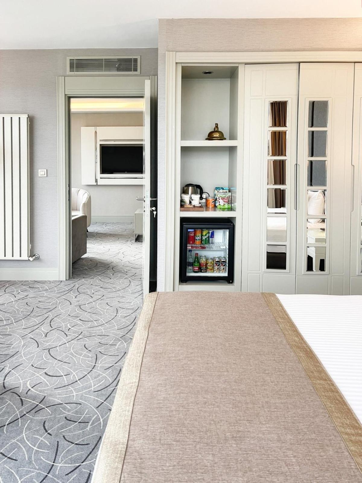 Suite - Photo 1