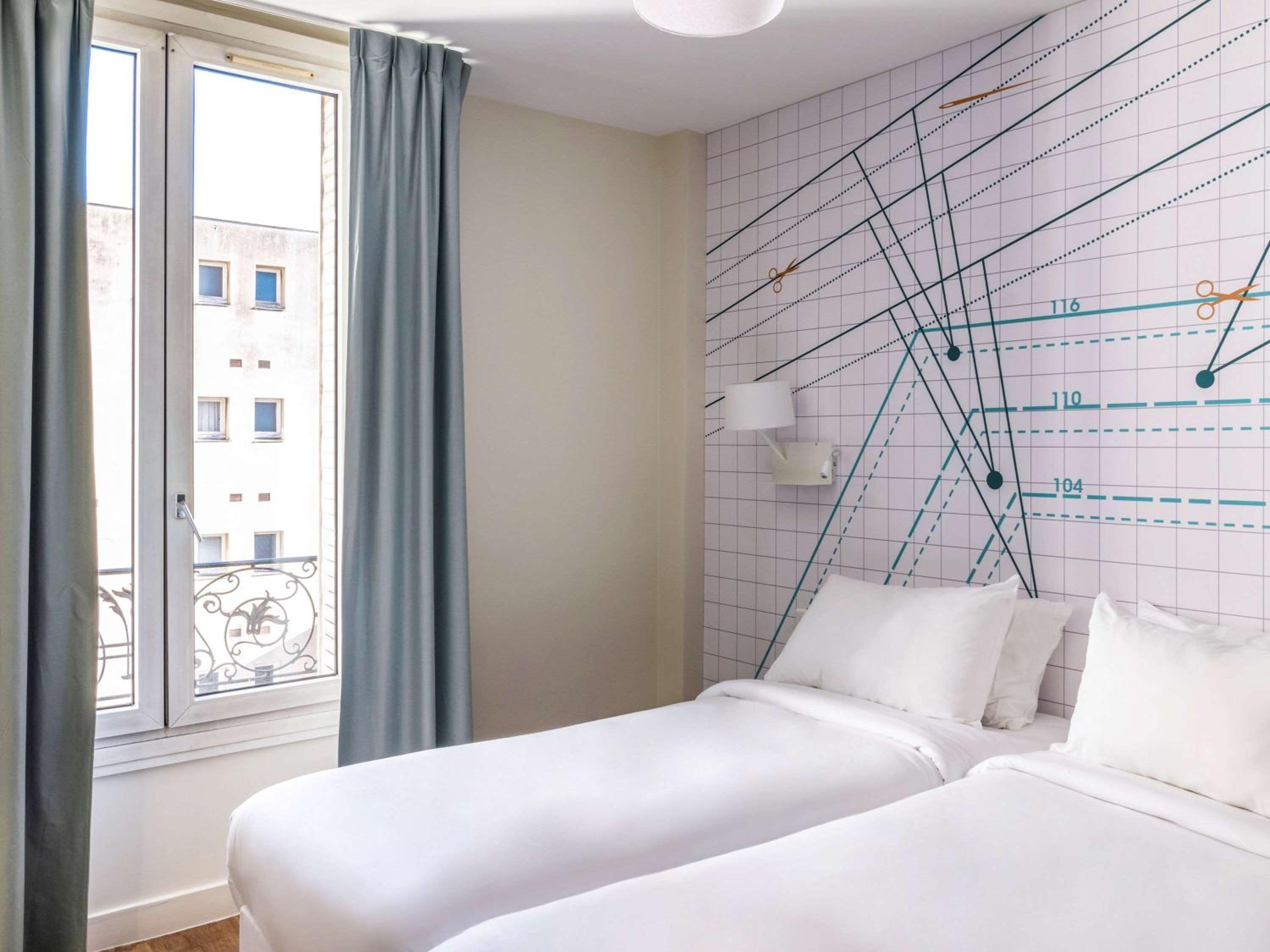 Superior Room with Three Single Beds - Photo 1