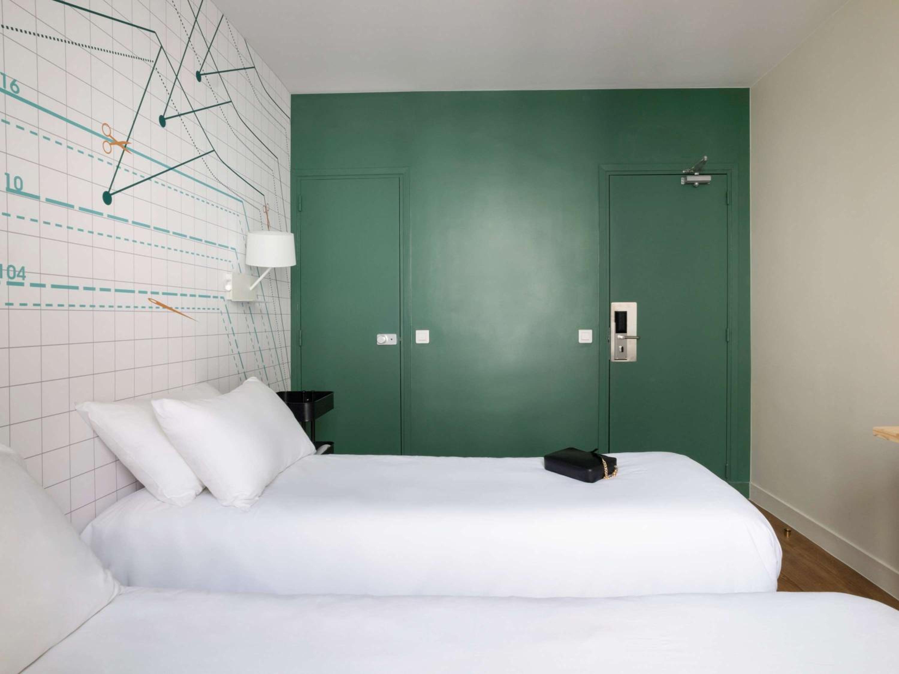 Standard Twin Room - Photo 7