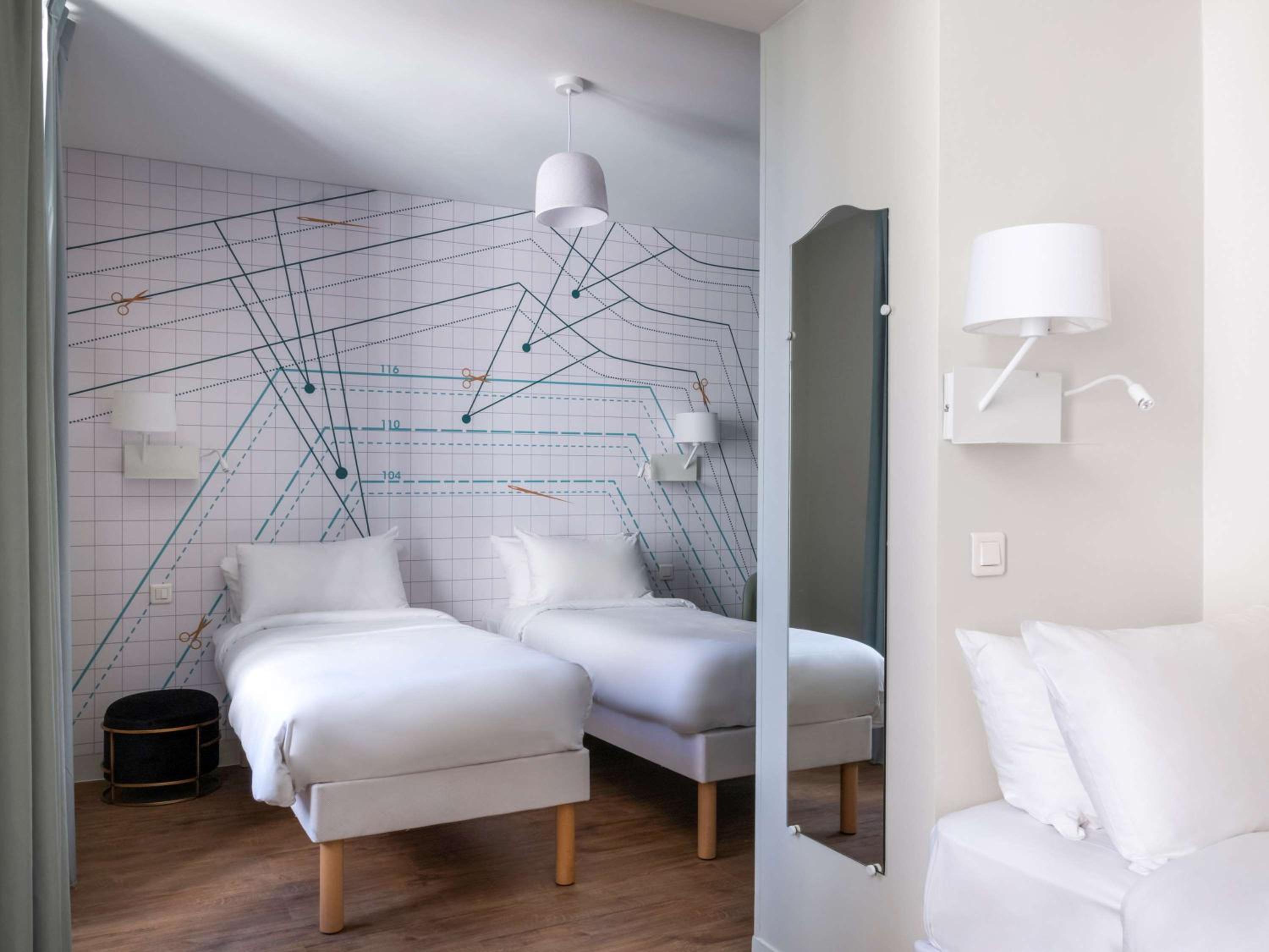 Superior Room with Three Single Beds - Photo 3
