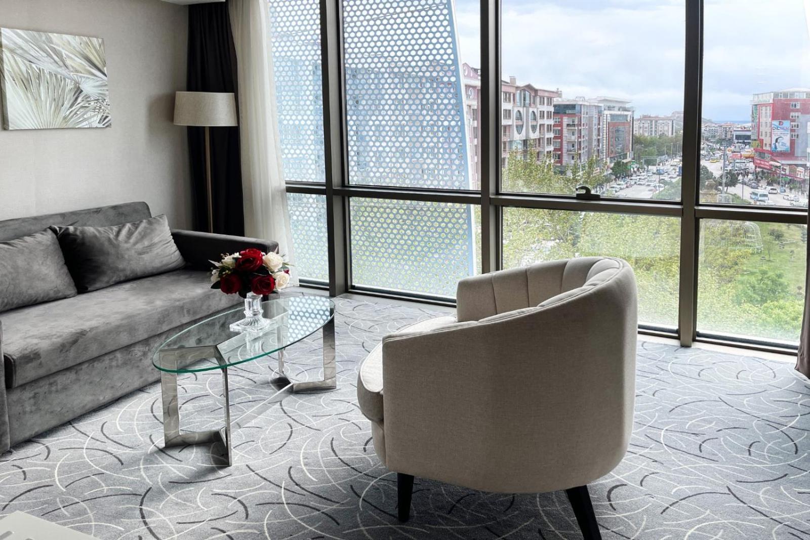 Suite - Photo 2