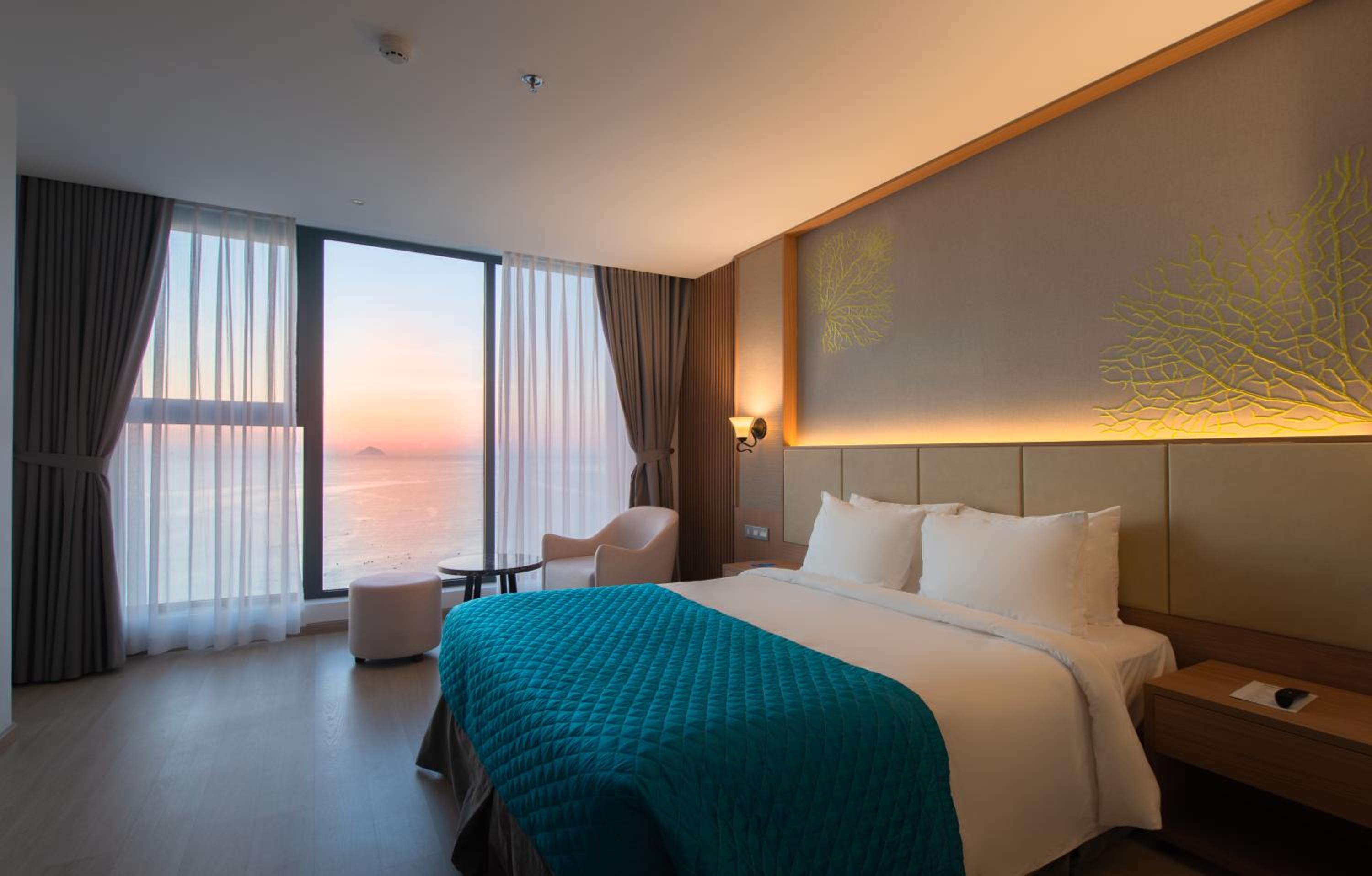 Deluxe Double Room with Ocean View - Photo 3