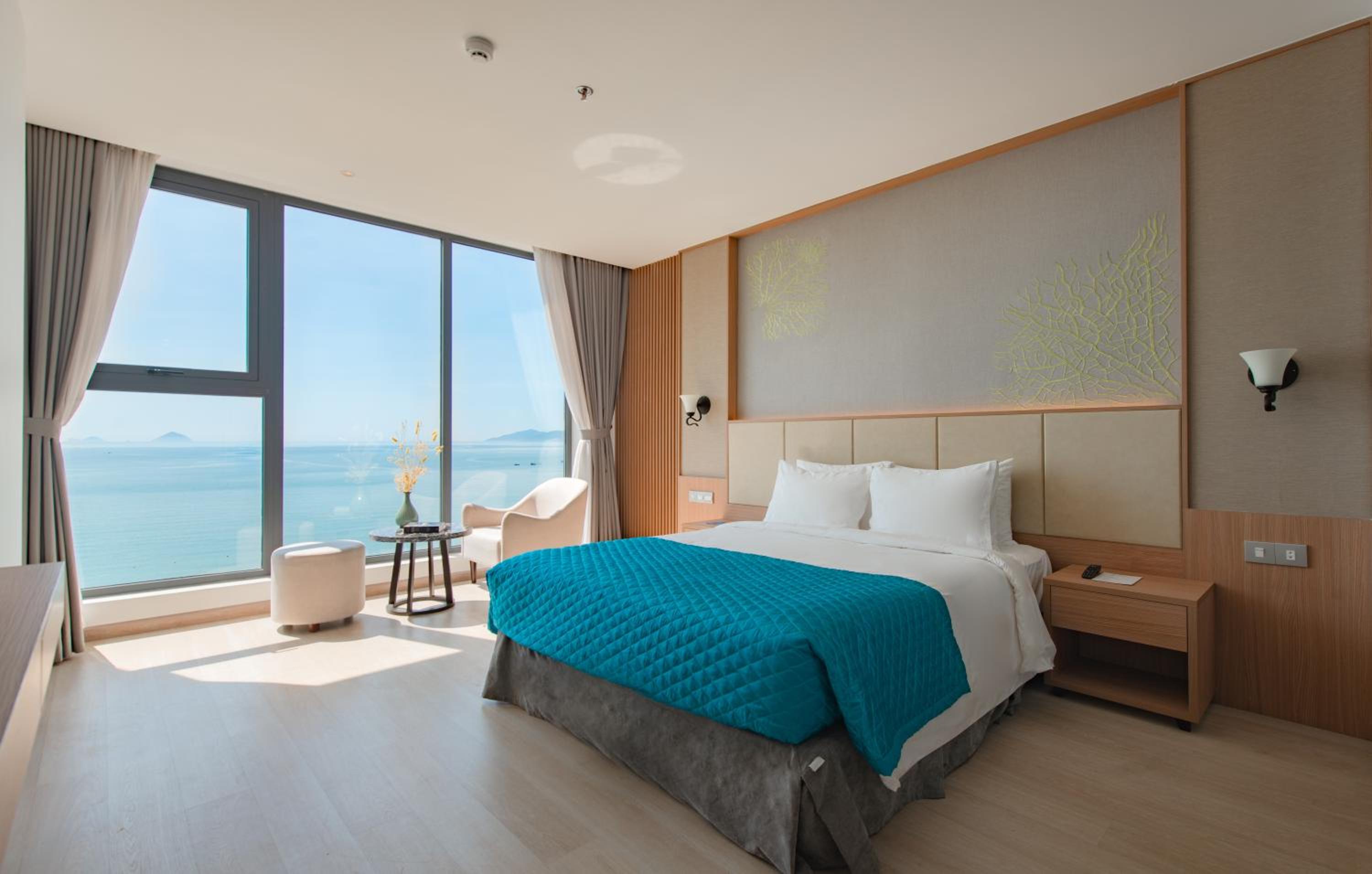 Deluxe Double Room with Ocean View - Photo 1