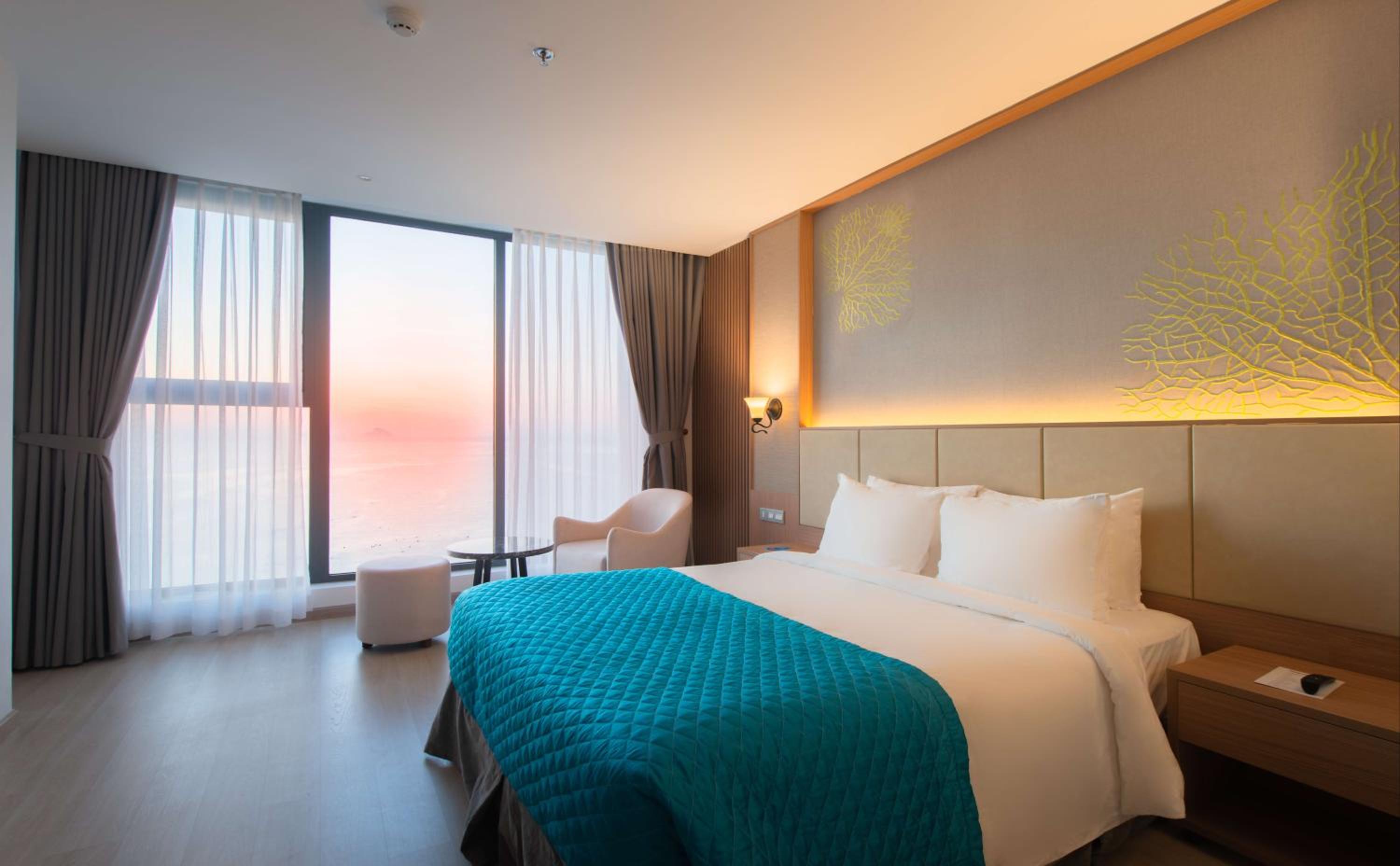 Deluxe Double Room with Ocean View - Photo 4